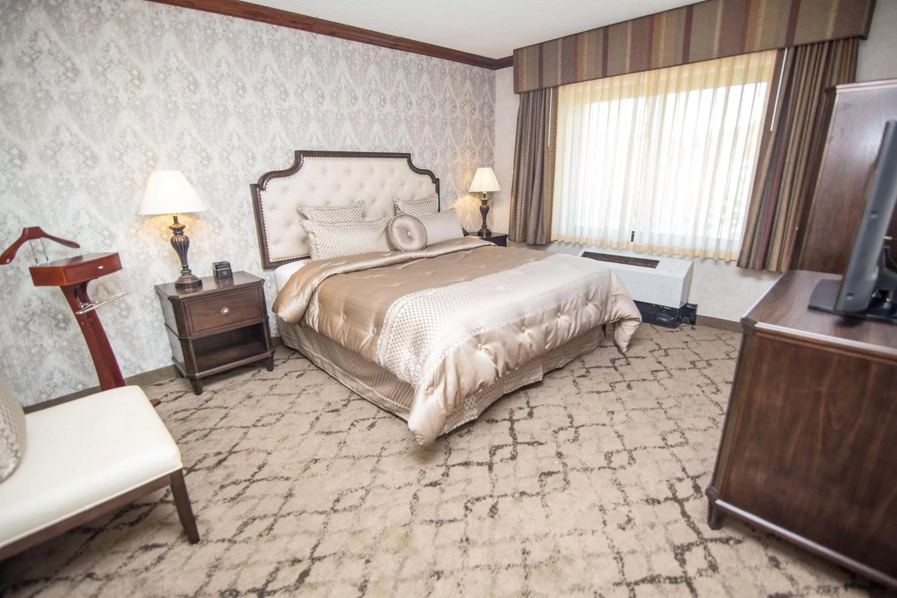 Deluxe King Suite in Best Western Plus Fairfield Executive Inn