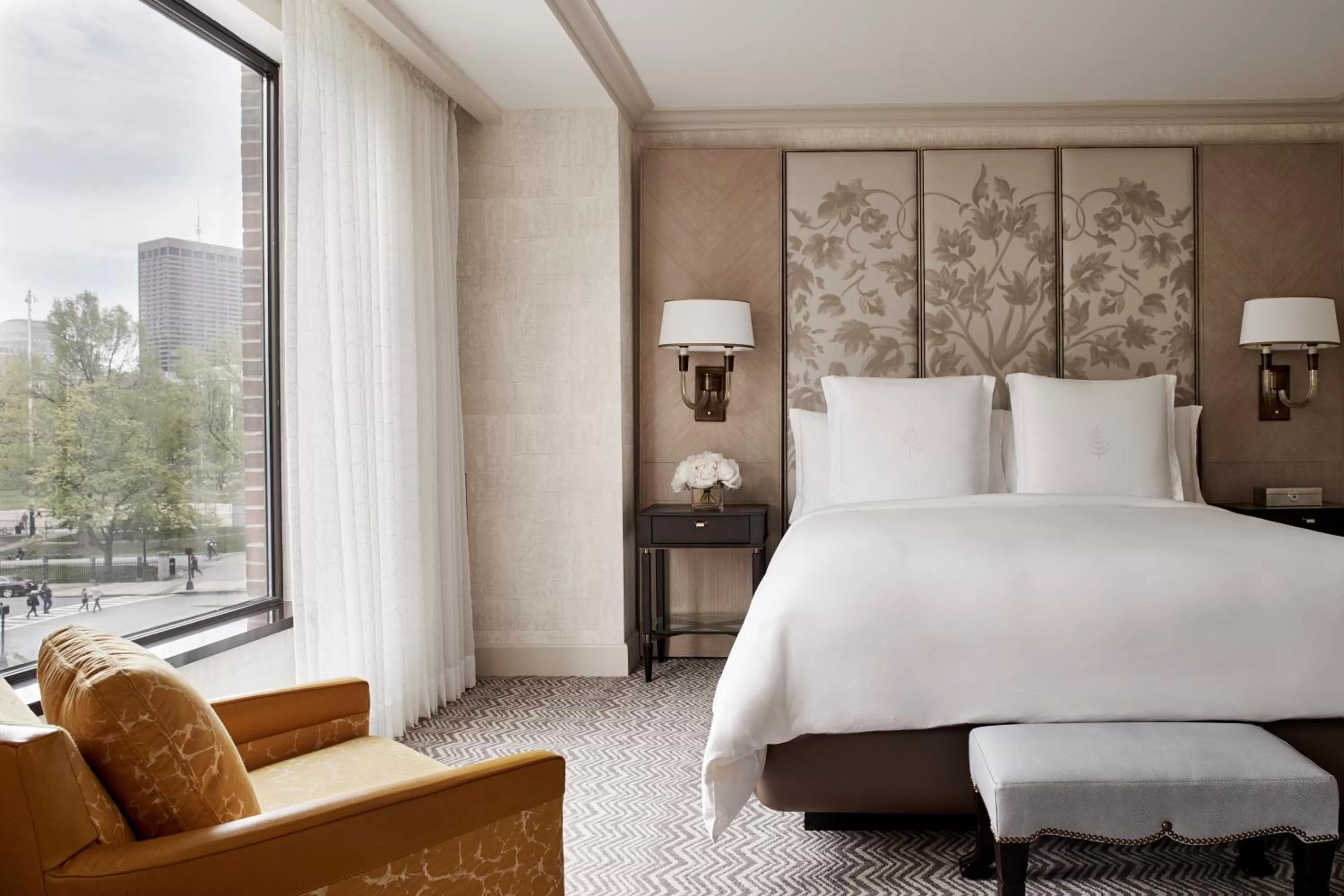 City-View Executive Suite King Bed in Four Seasons Boston