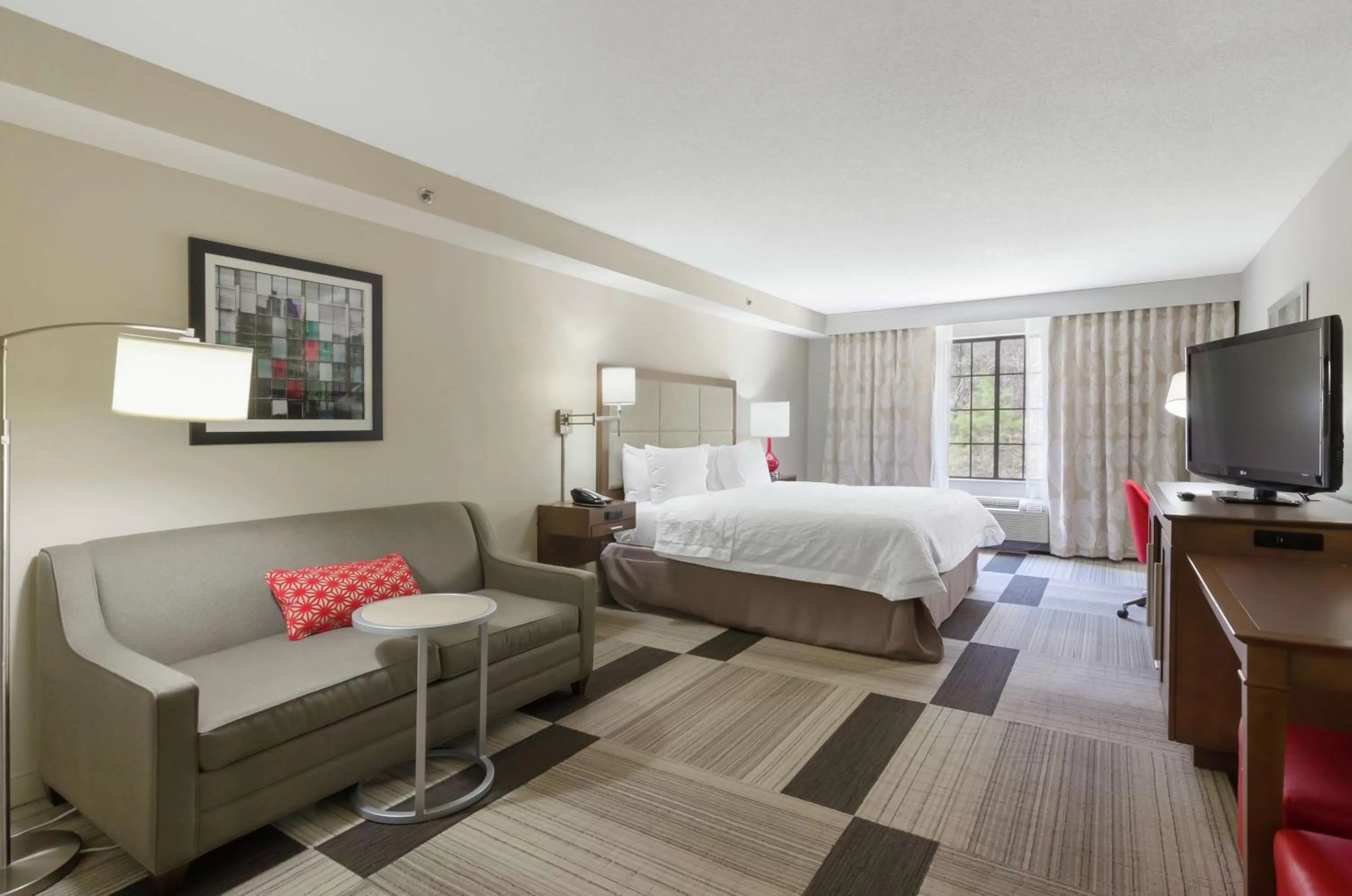 King Room with Sofa Bed - Non-Smoking in Hampton Inn Salem