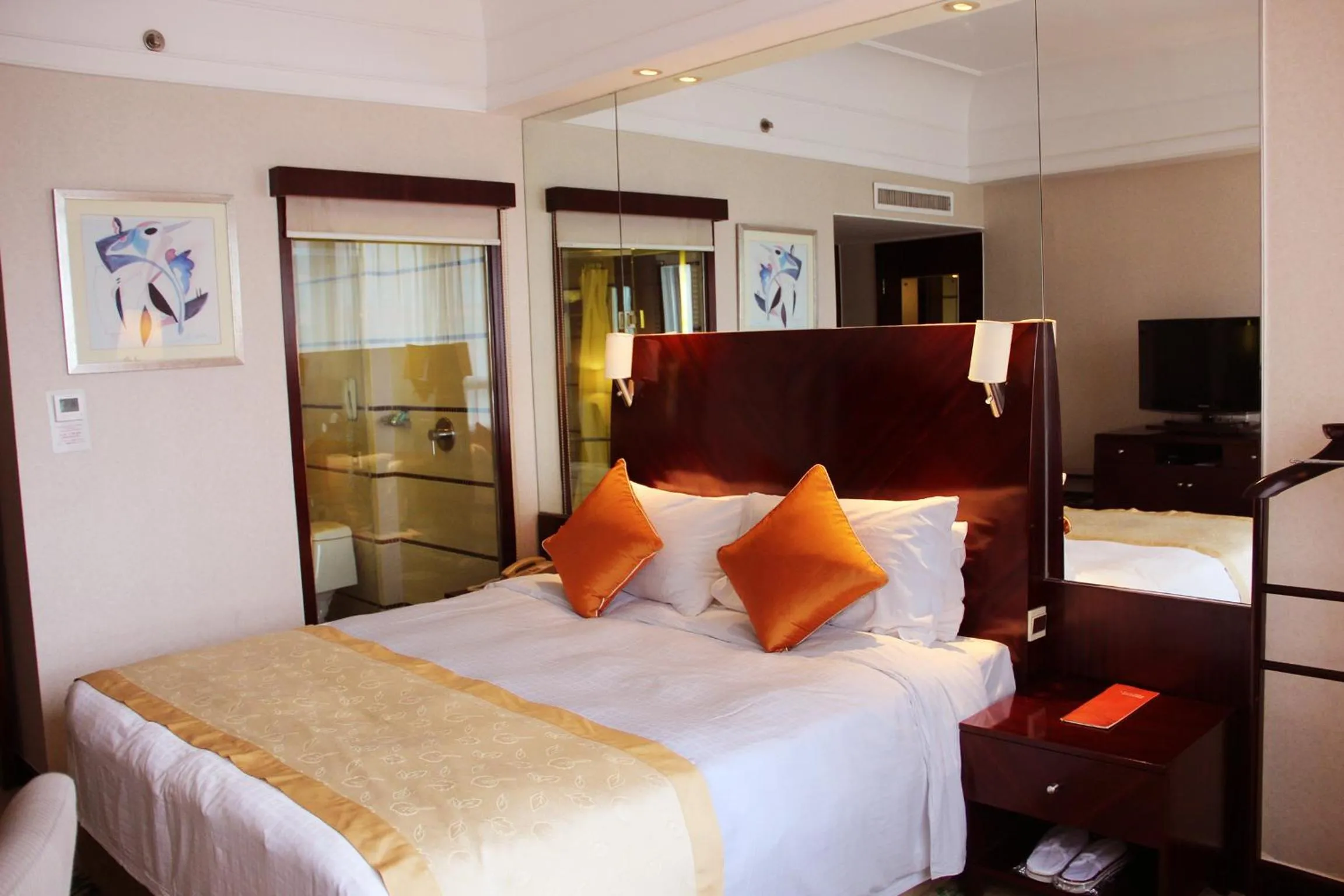 Bed in Merry Hotel Shanghai
