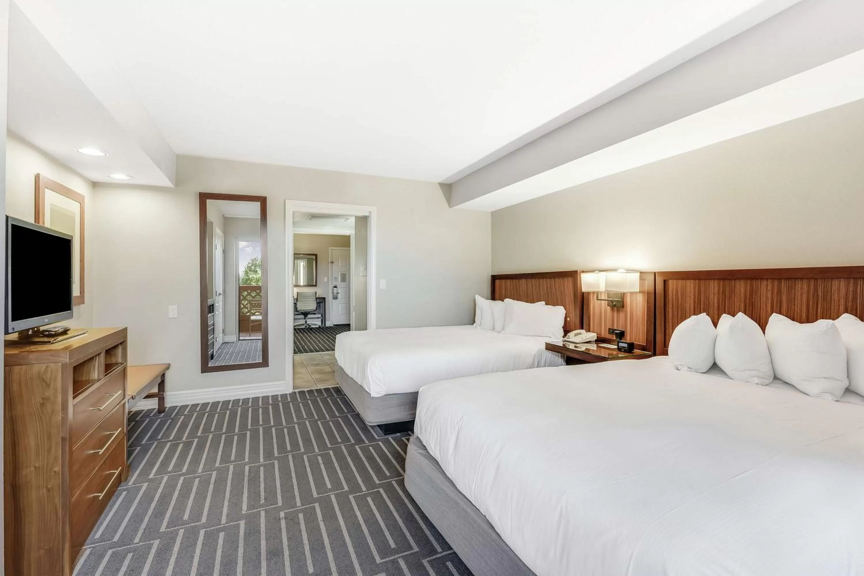 Queen Suite with Two Queen Beds with View in Hilton Phoenix Tapatio Cliffs Resort