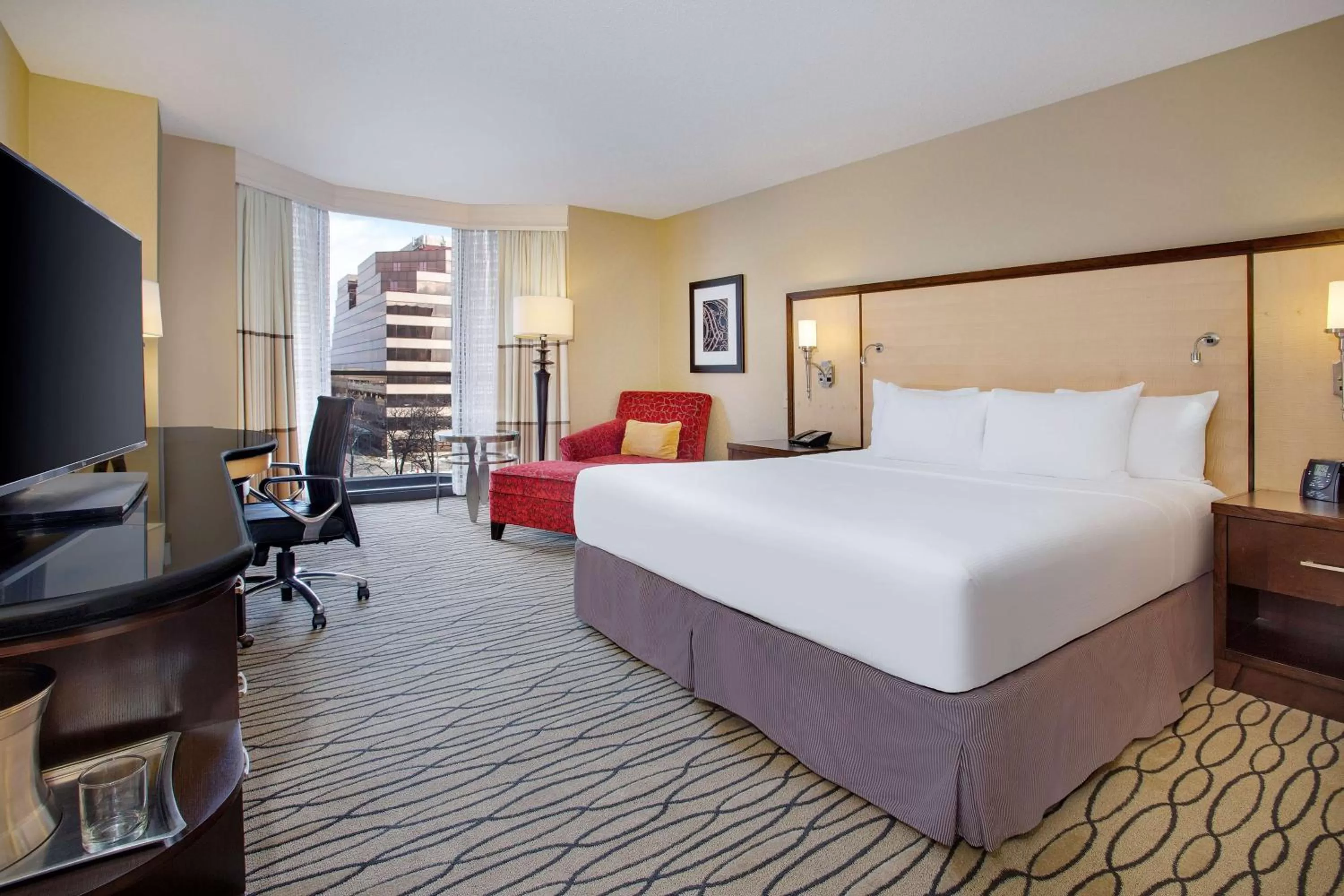 King Room - Hearing Access in Hilton Rosemont Chicago O'Hare