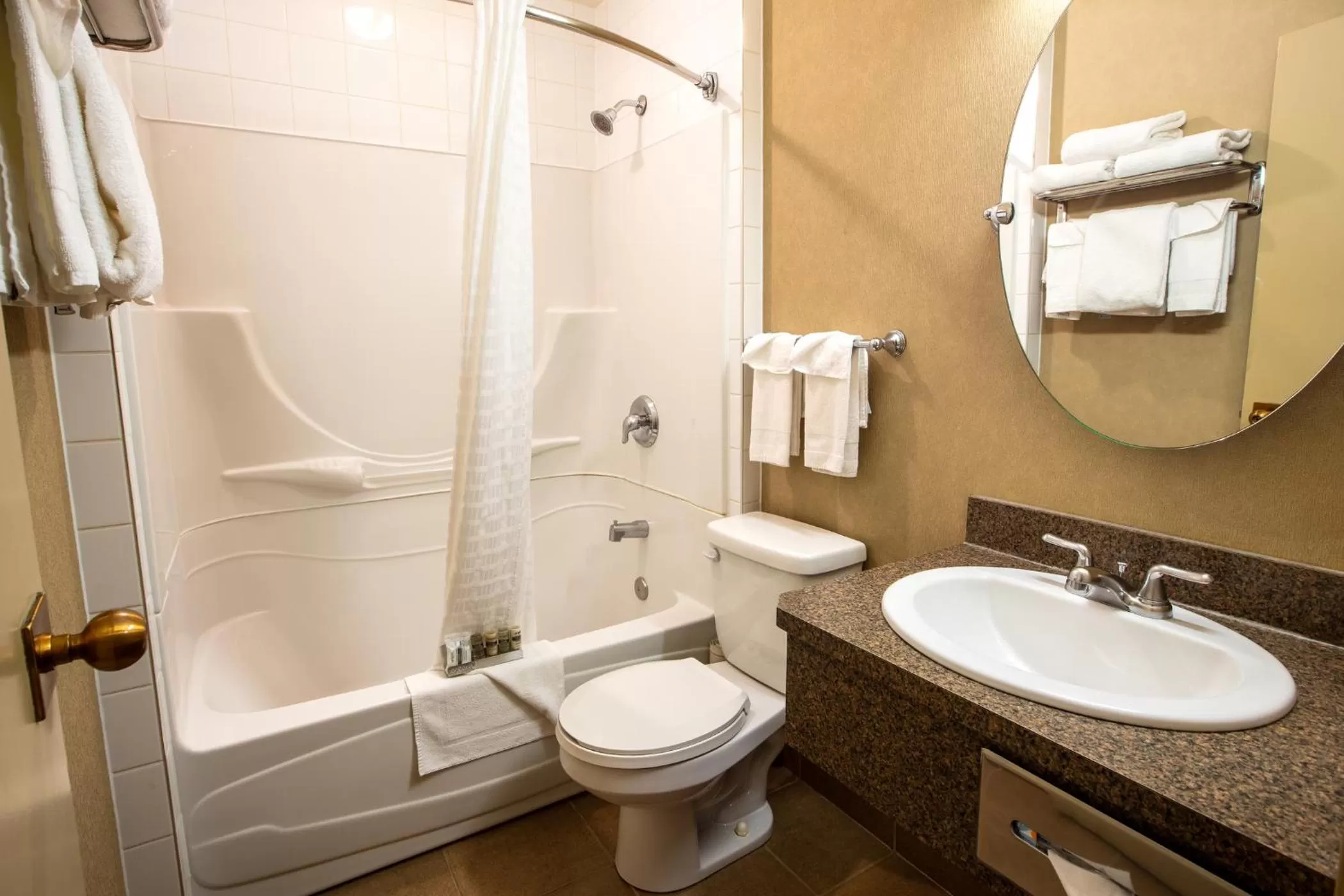 Queen Room with Two Queen Beds in Lobstick Lodge