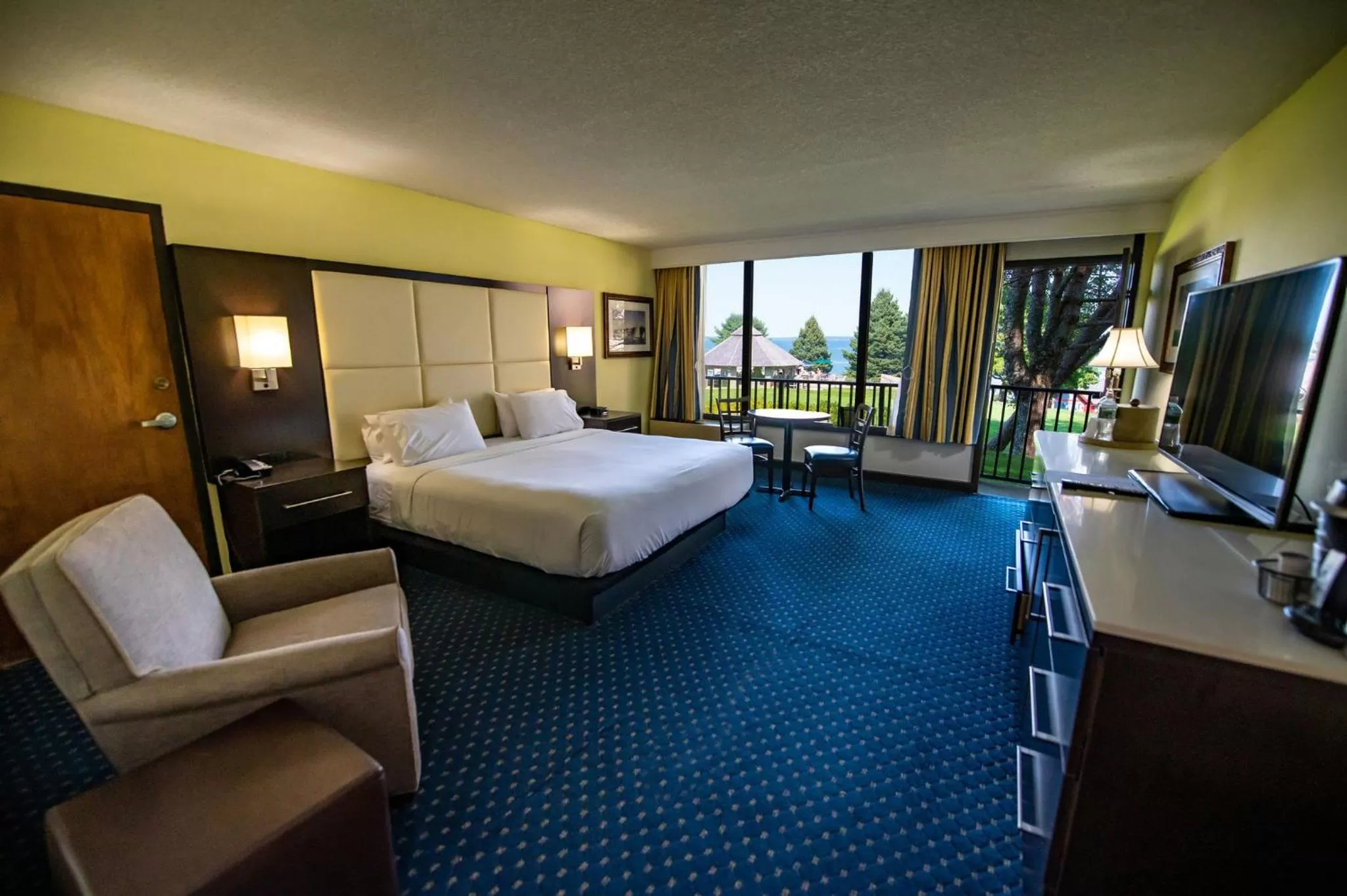 King Room - Disability Access - Main Hotel in Holiday Inn Bar Harbor Regency Hotel, an IHG Hotel