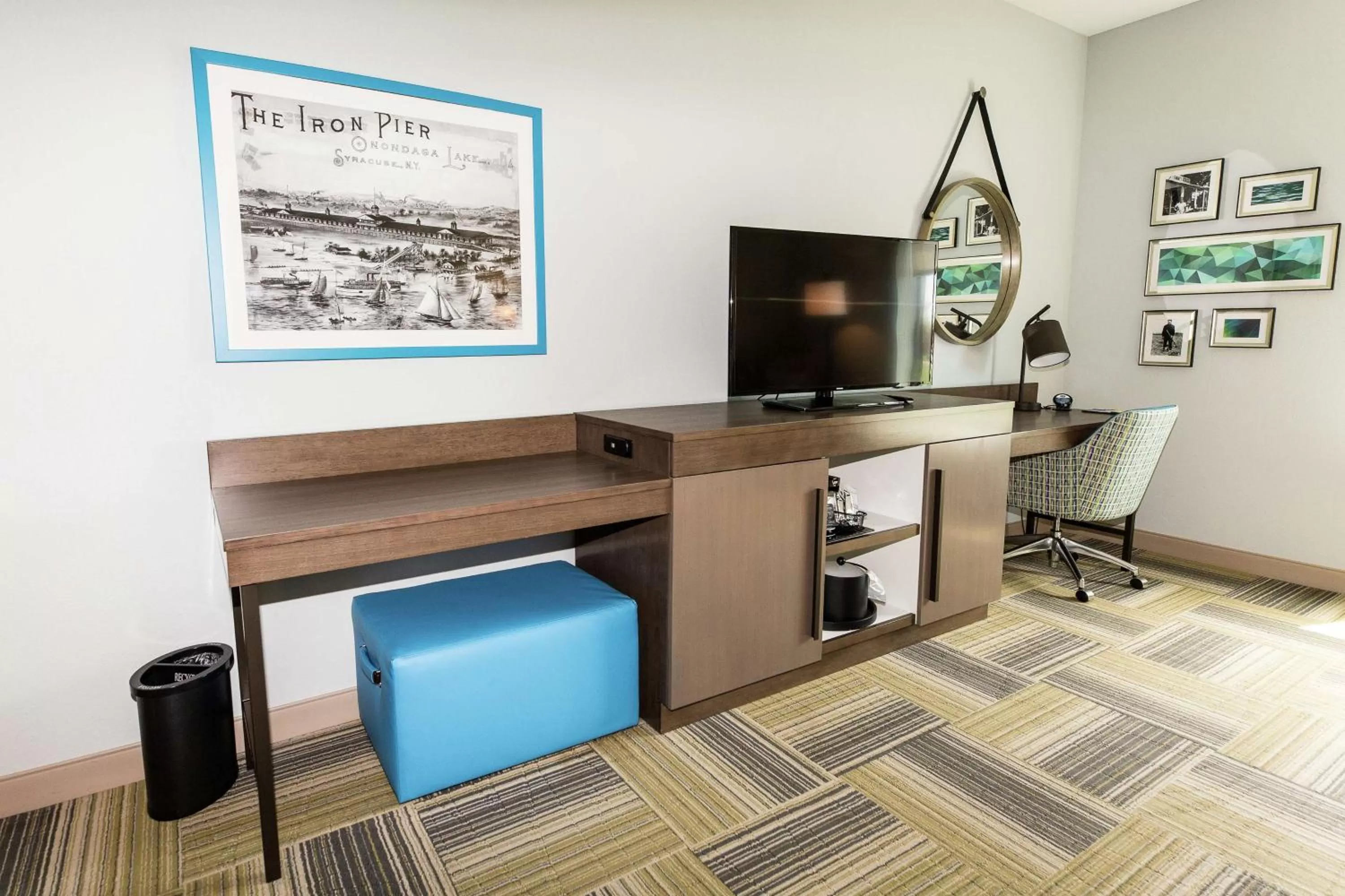 King Room with Sofa Bed- Non-Smoking in Hampton Inn & Suites Syracuse North Airport Area