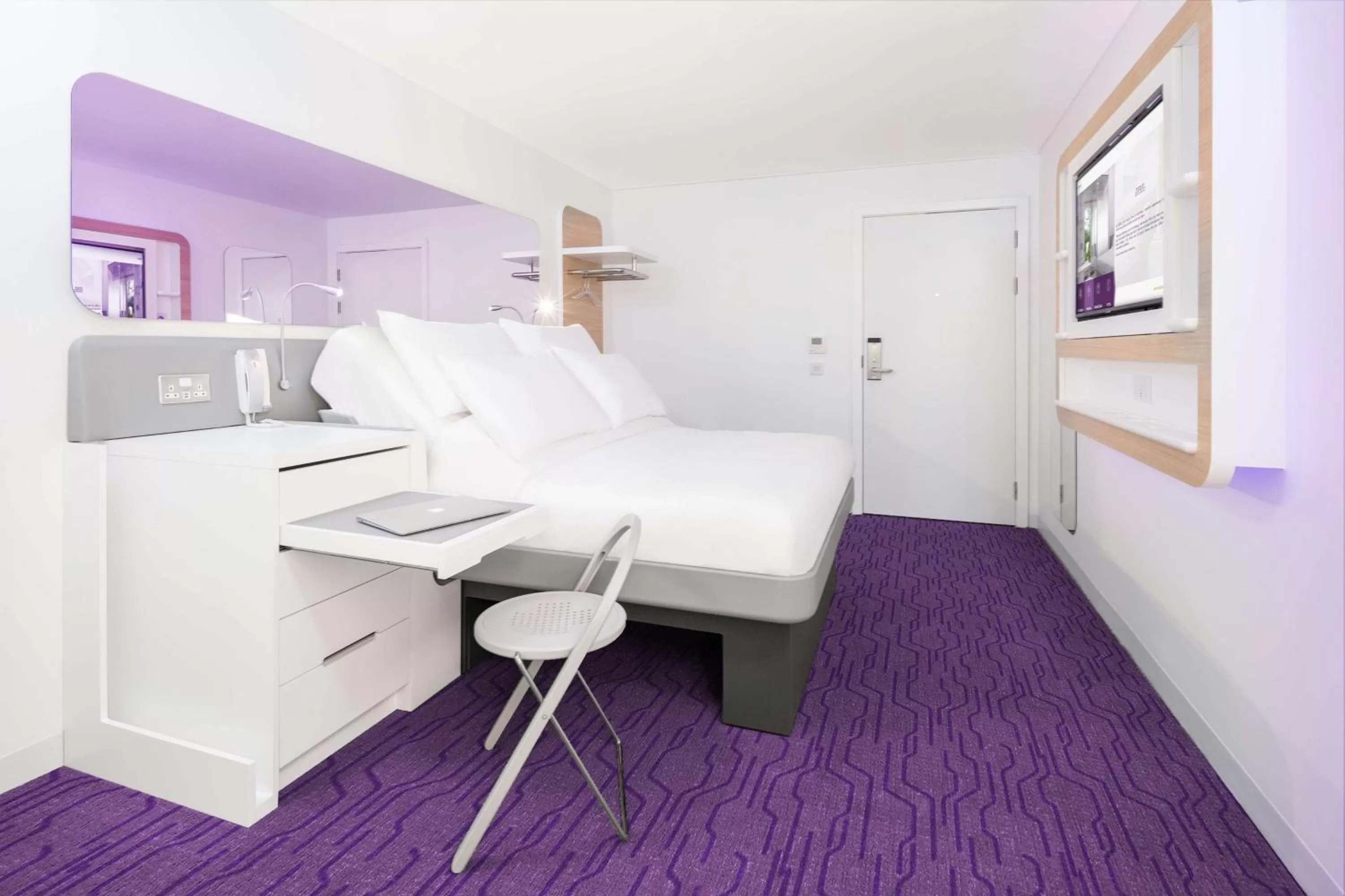 Queen Room in YOTEL Edinburgh