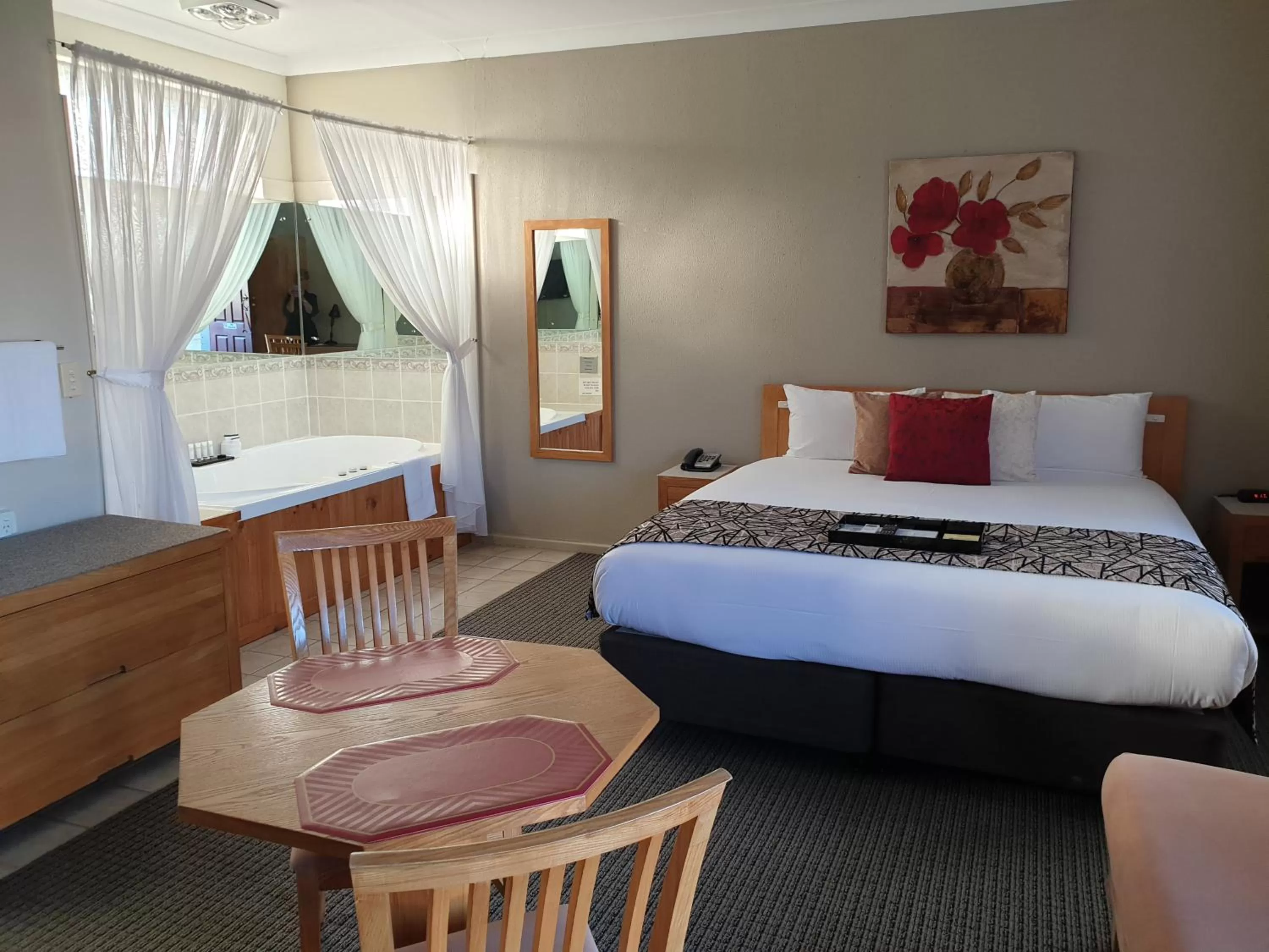 Executive King Room with Spa Bath in Best Western Endeavour Motel
