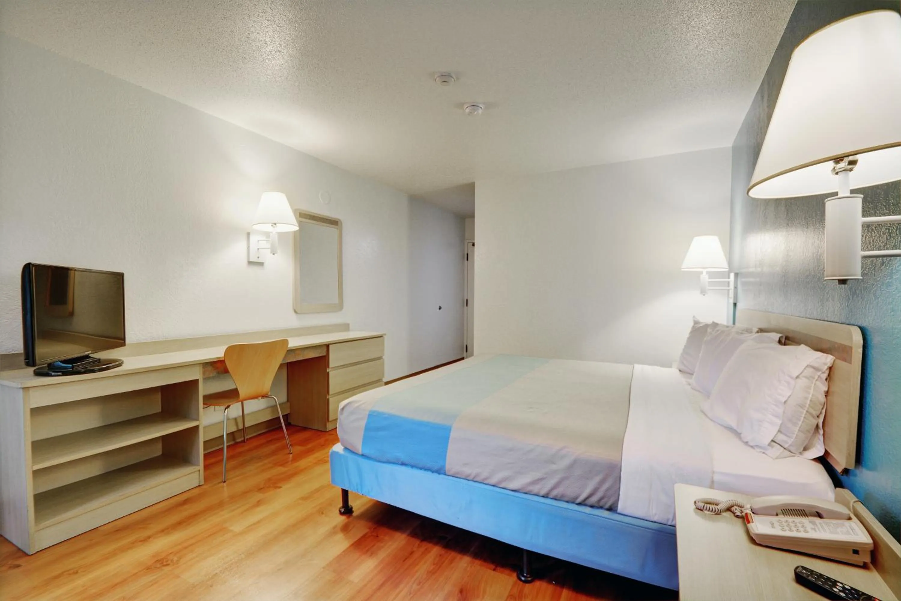 Deluxe Queen Room with Two Queen Beds - Smoking in Motel 6-Newport, RI