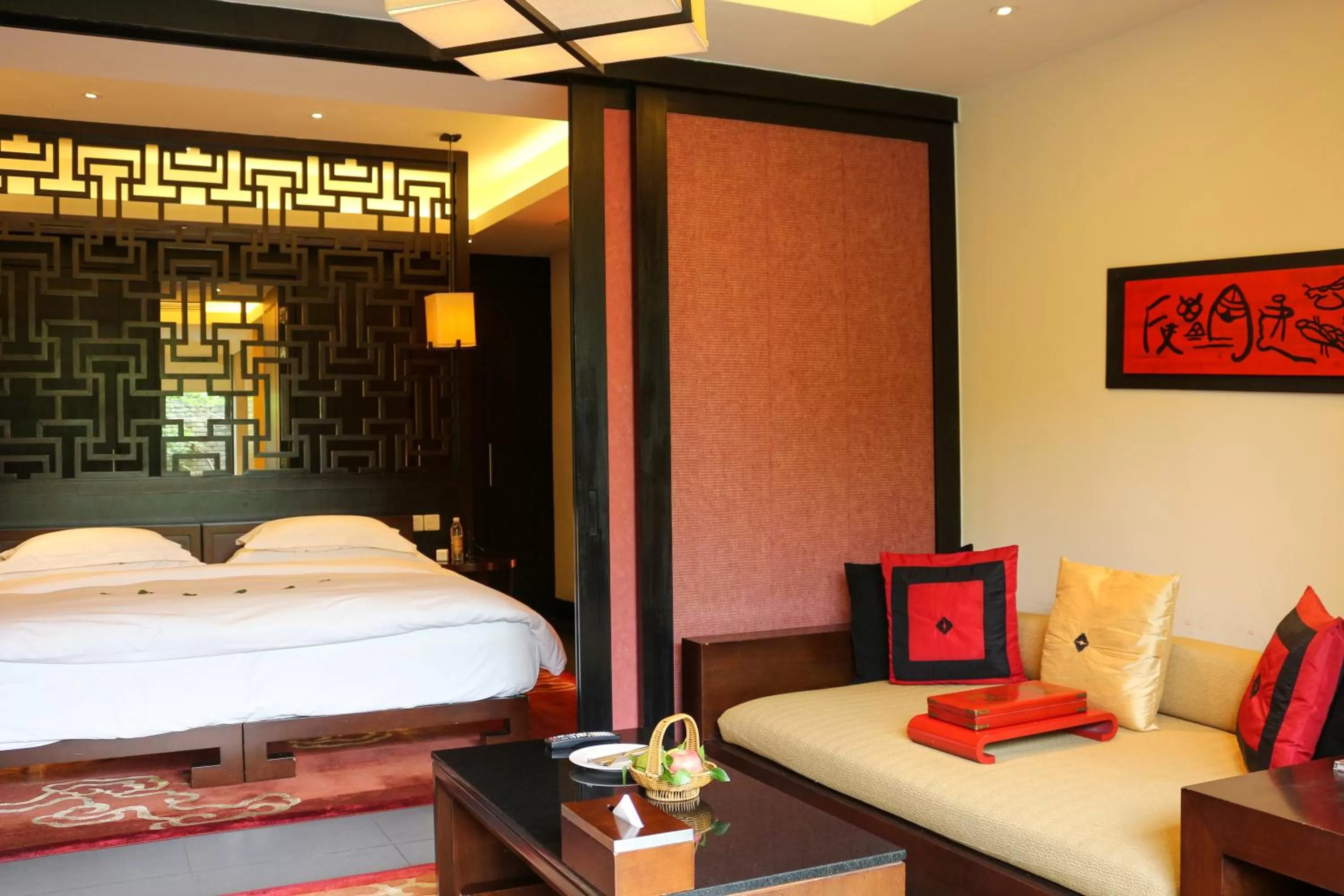 Suite with Garden View in Banyan Tree Lijiang