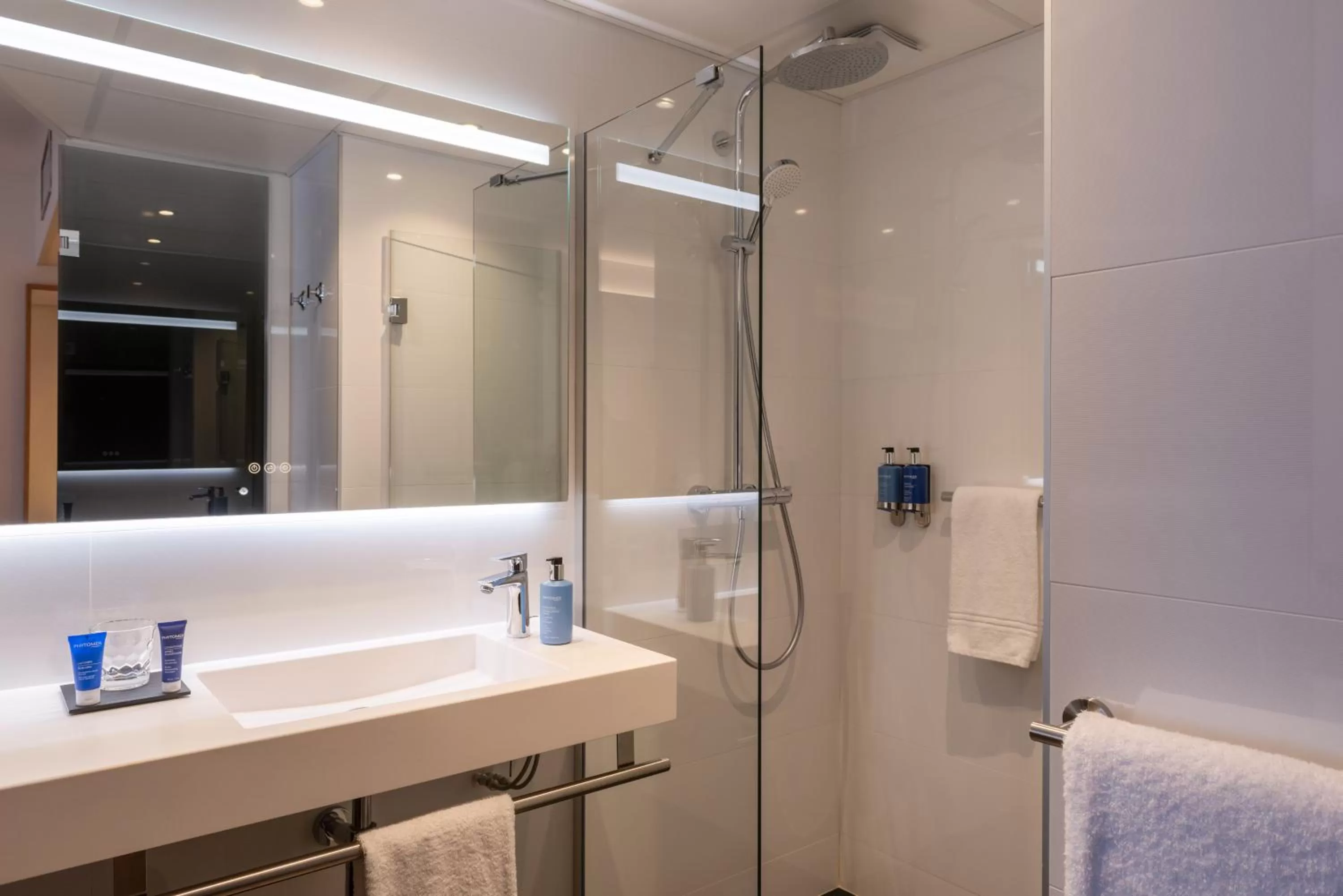 Comfort Twin Room in L'Amirauté Brest