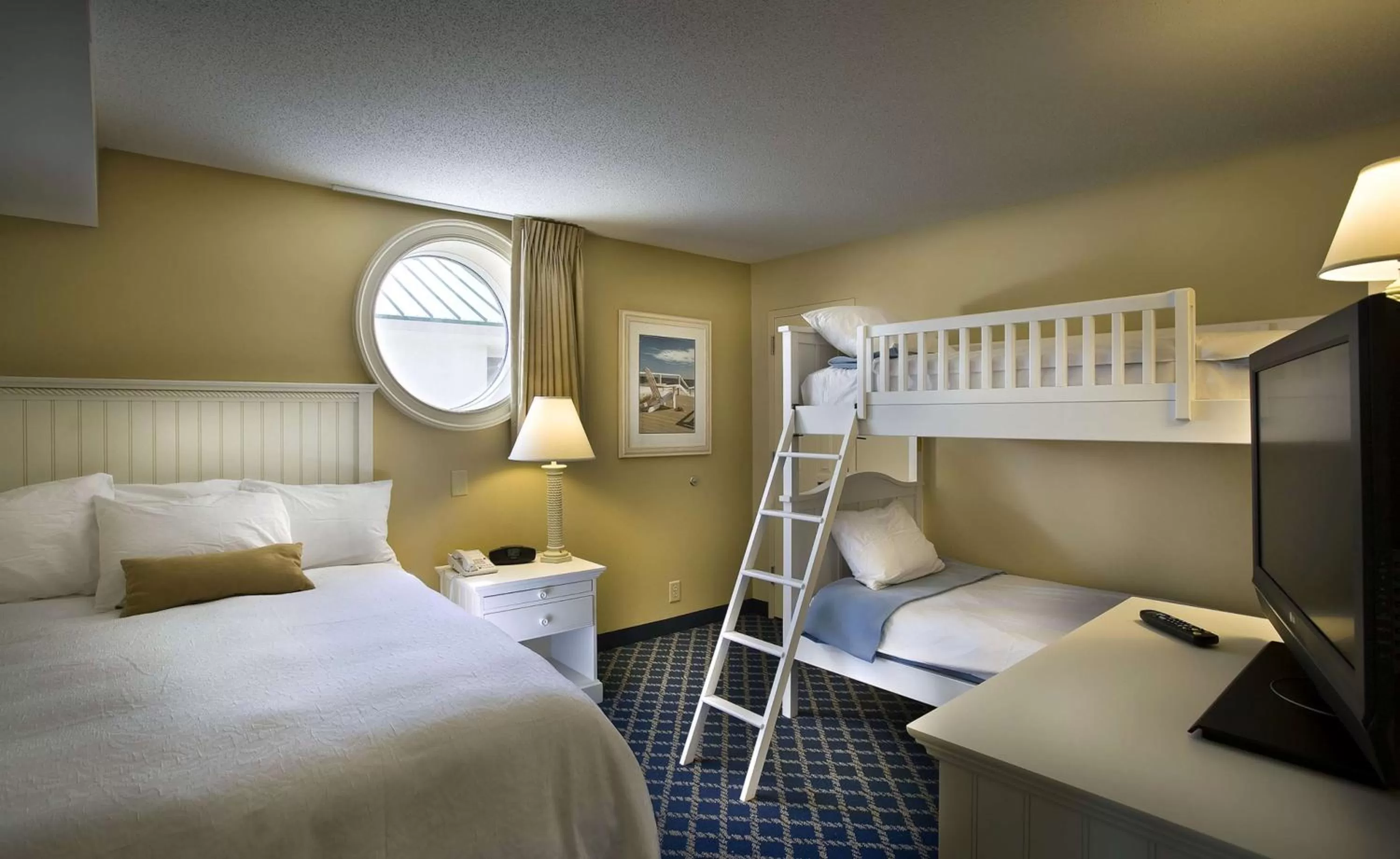 1 King/1 Qn/Bunk beds 2 Br/2 Bath Oceanfront Suite in Hampton Inn & Suites Myrtle Beach Oceanfront
