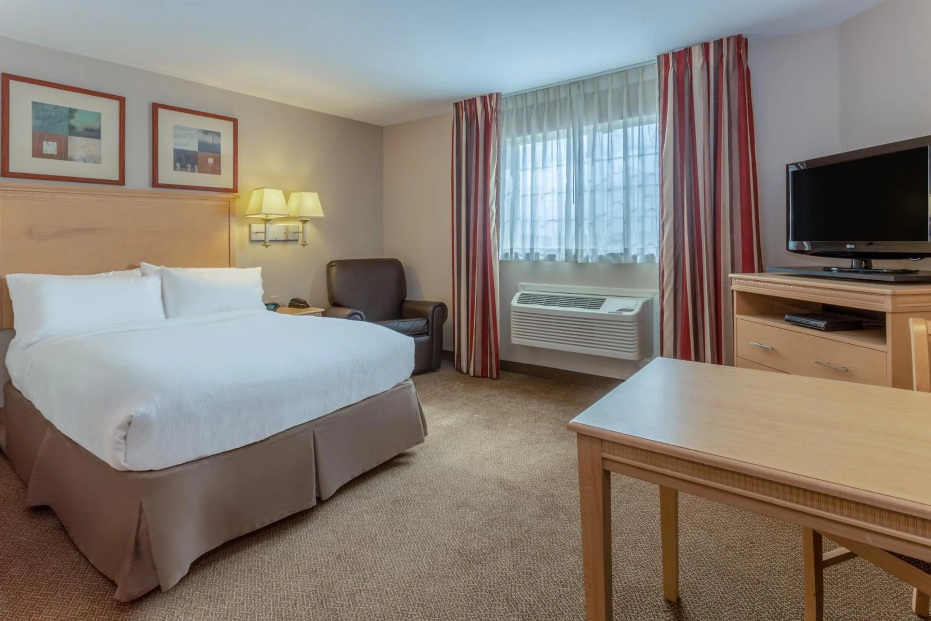 Queen Studio Suite - Hearing Accessible in Candlewood Suites Minot by IHG