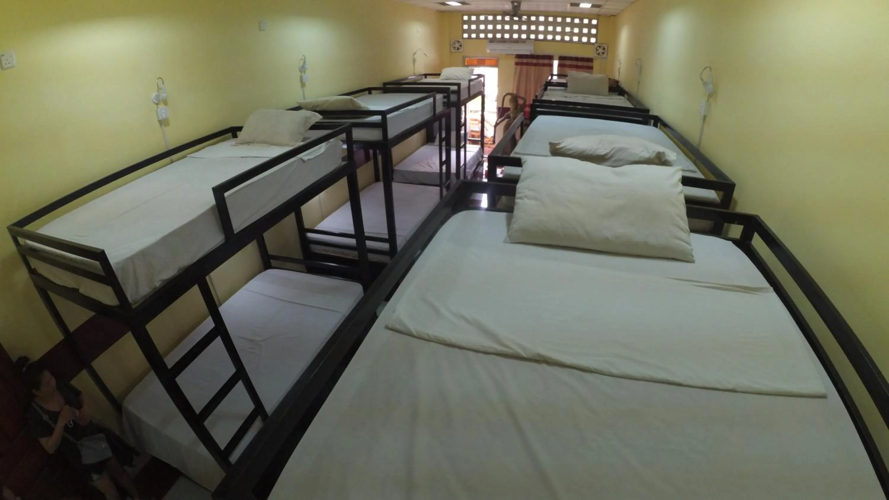 Single Bed in Mixed Dormitory Room in The Local - Riverside