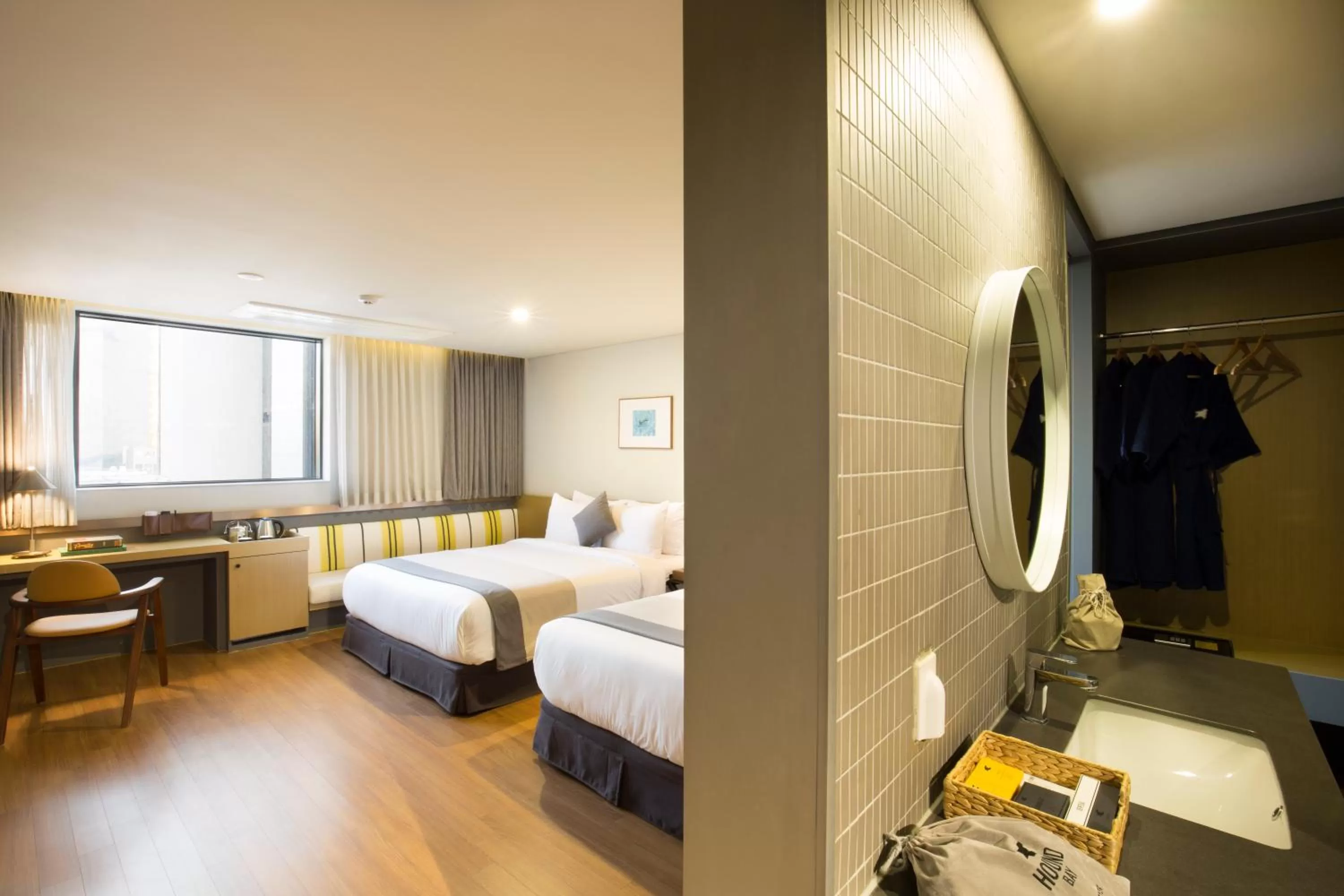 Premier Family Room in Bay Hound Hotel