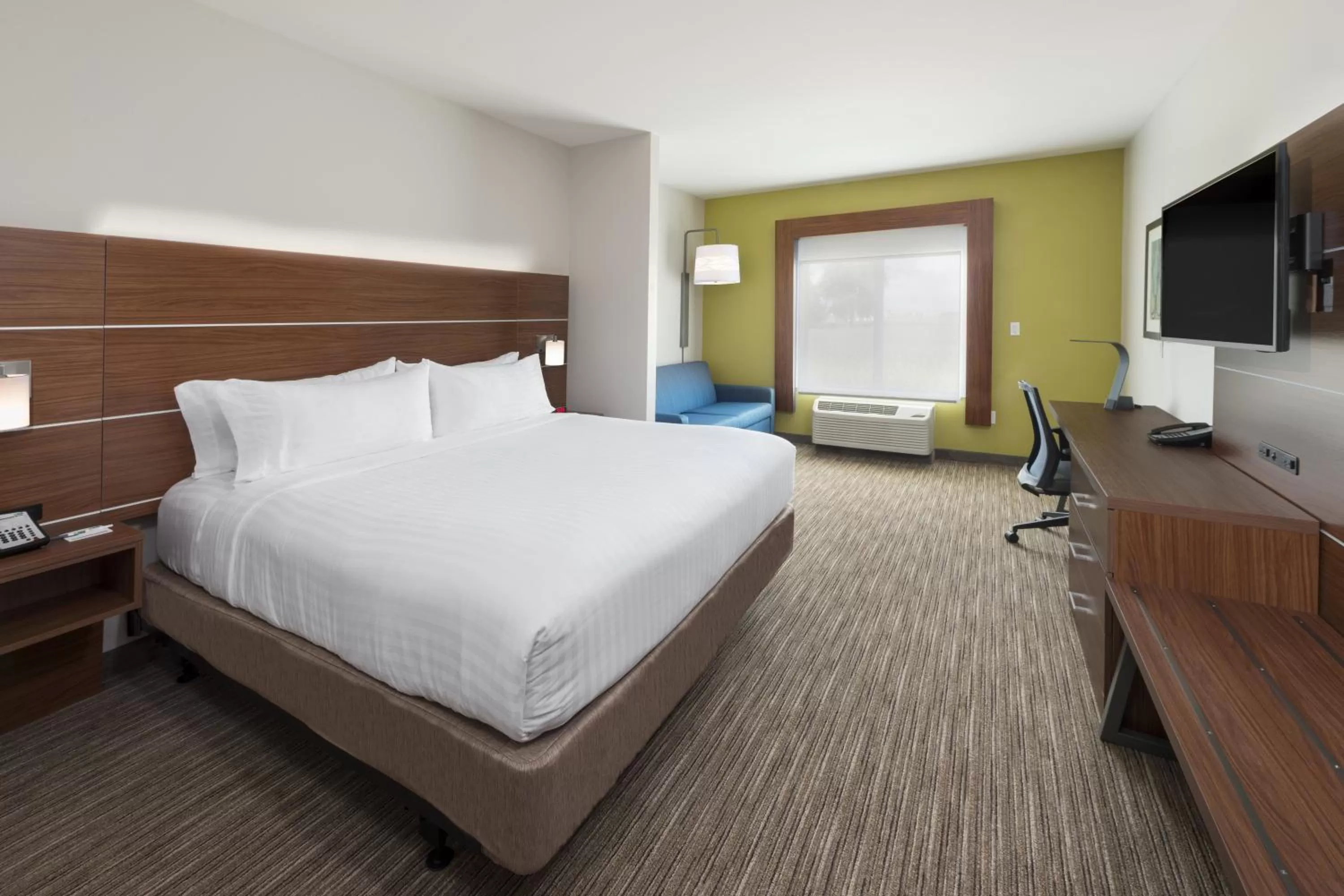 King Suite in Holiday Inn Express Troy by IHG