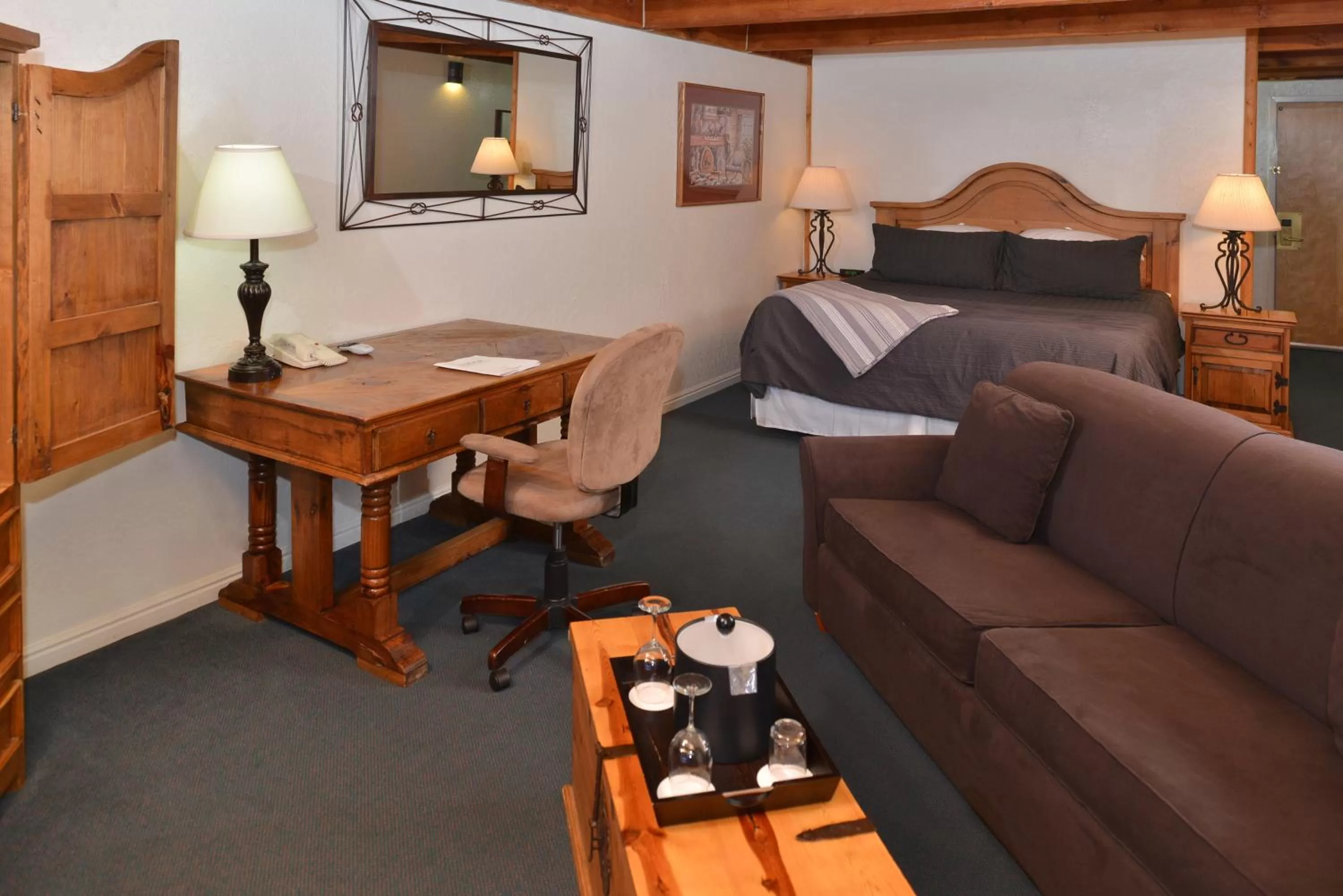King Room - Disability Access in The Boulder Creek Lodge