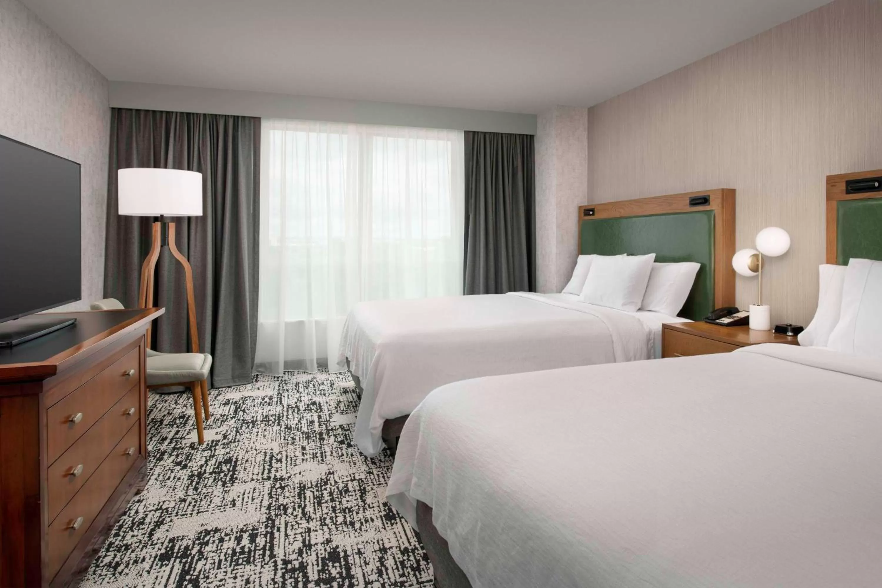 One-Bedroom Queen Suite - Hearing Accessible in Embassy Suites by Hilton Dulles North Loudoun