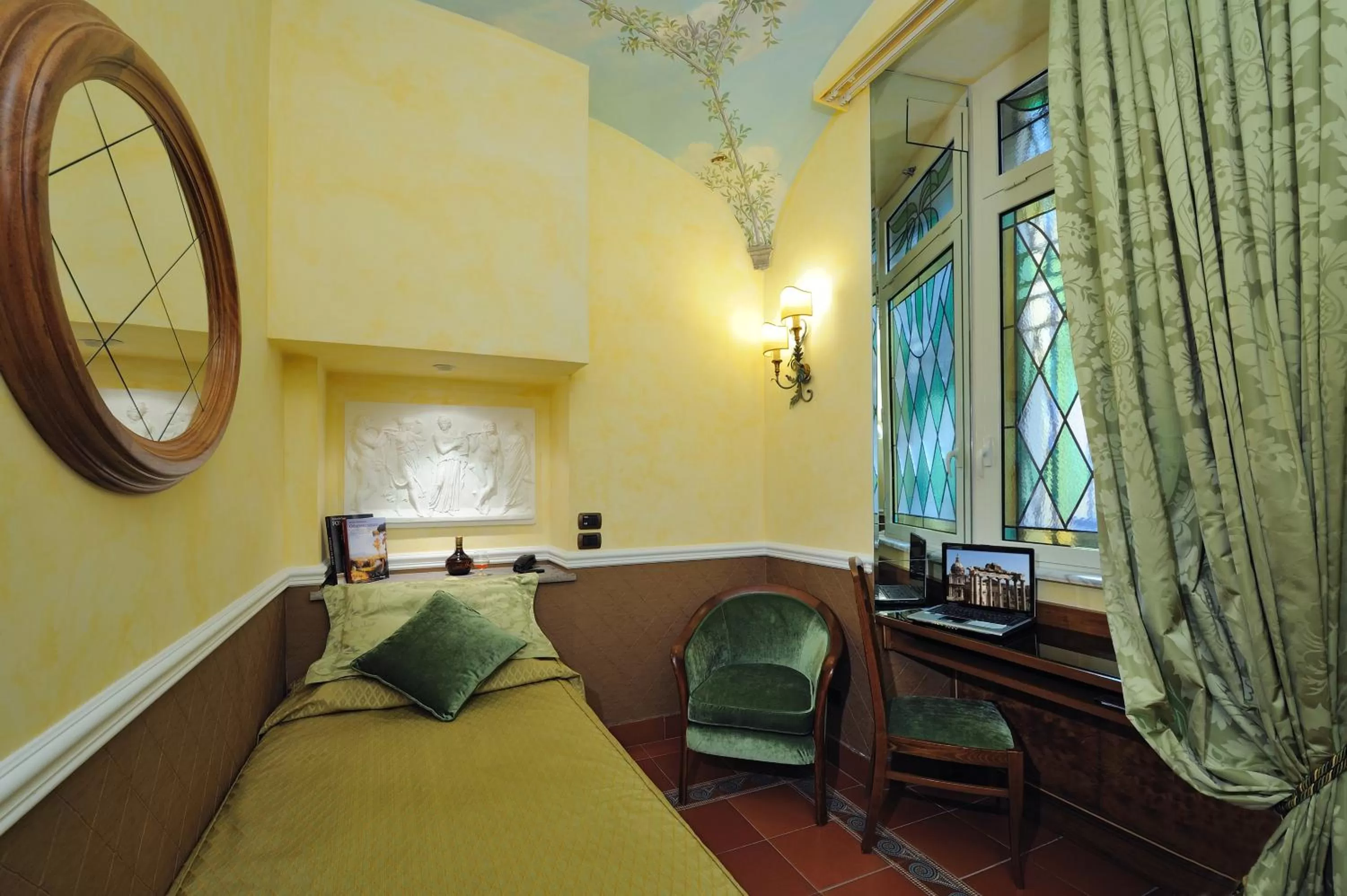 Single Room - single occupancy - Basement in Hotel Farnese