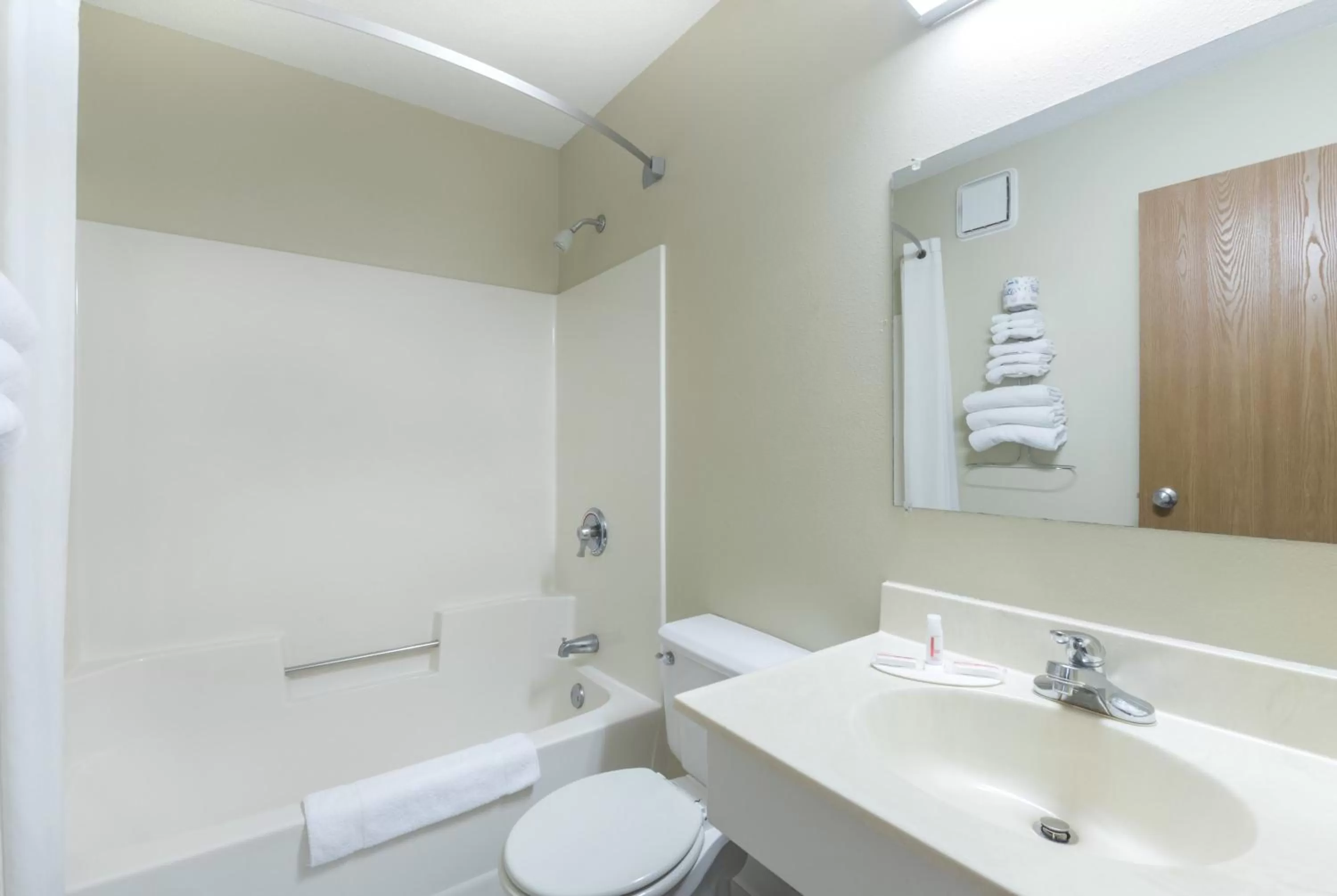 Queen Studio with Sofa Bed - Non-Smoking in Super 8 by Wyndham Perham