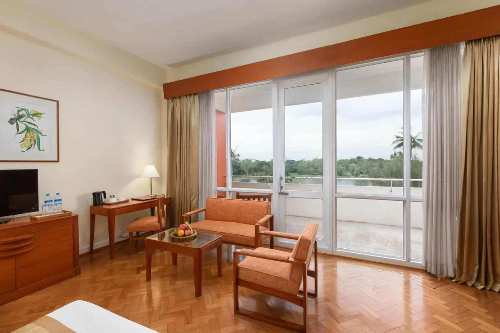 Deluxe Twin Room in Inya Lake Hotel Yangon