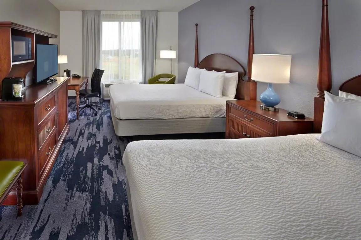 Queen Room with Two Queen Beds in SummerPlace Inn