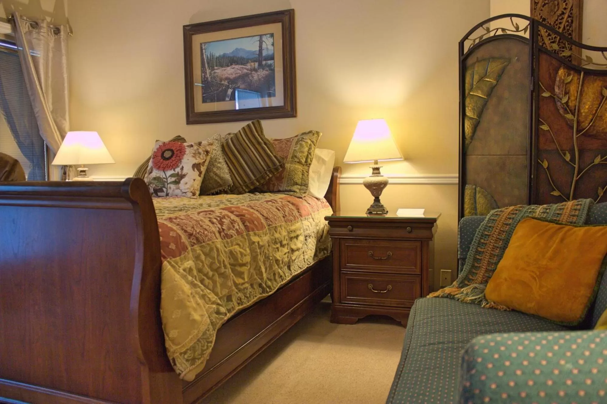 Queen Room in Black Bear Manor