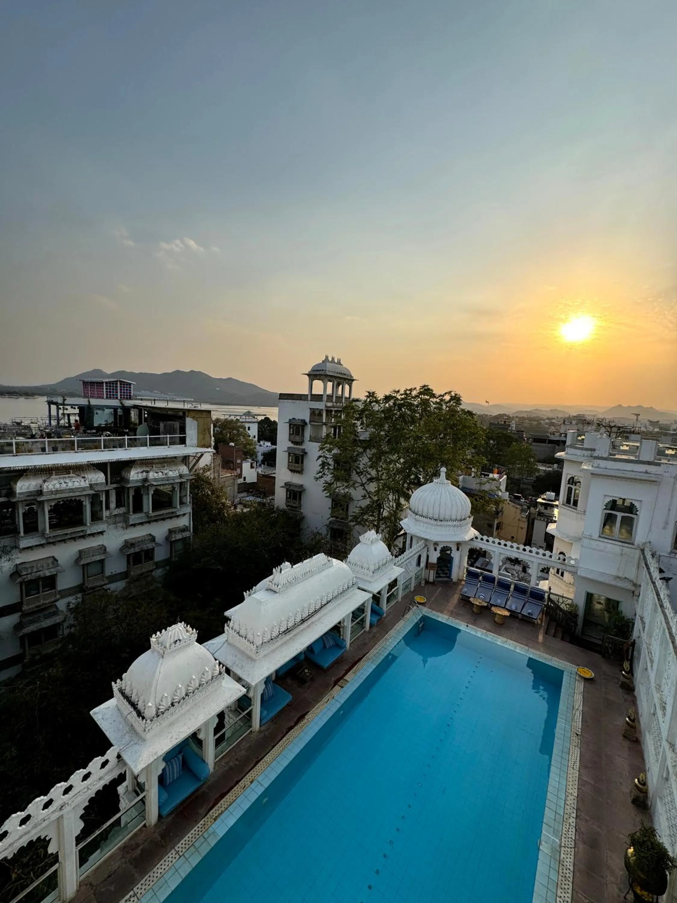 Swimming pool in Hotel Udai Kothi