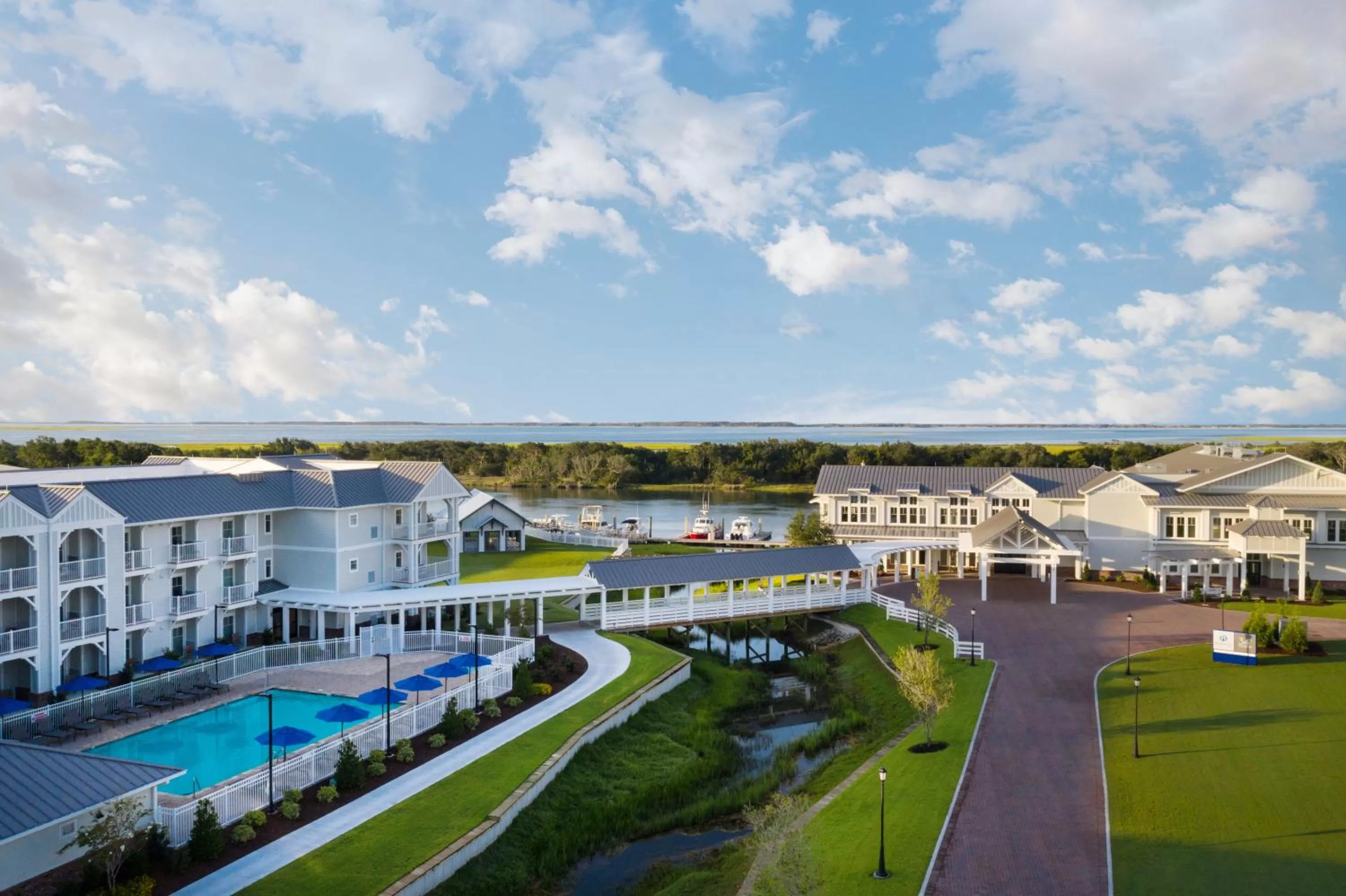 King Urban View ADA Tub in Beaufort Hotel