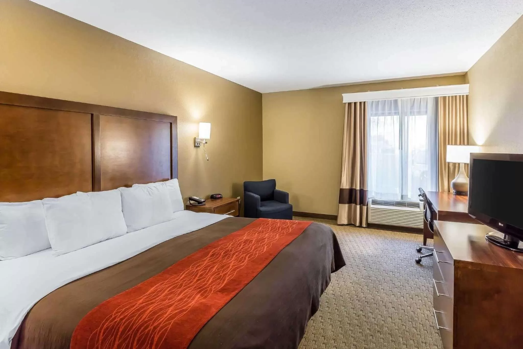 King Room - Non-Smoking in Comfort Inn & Suites Dalton