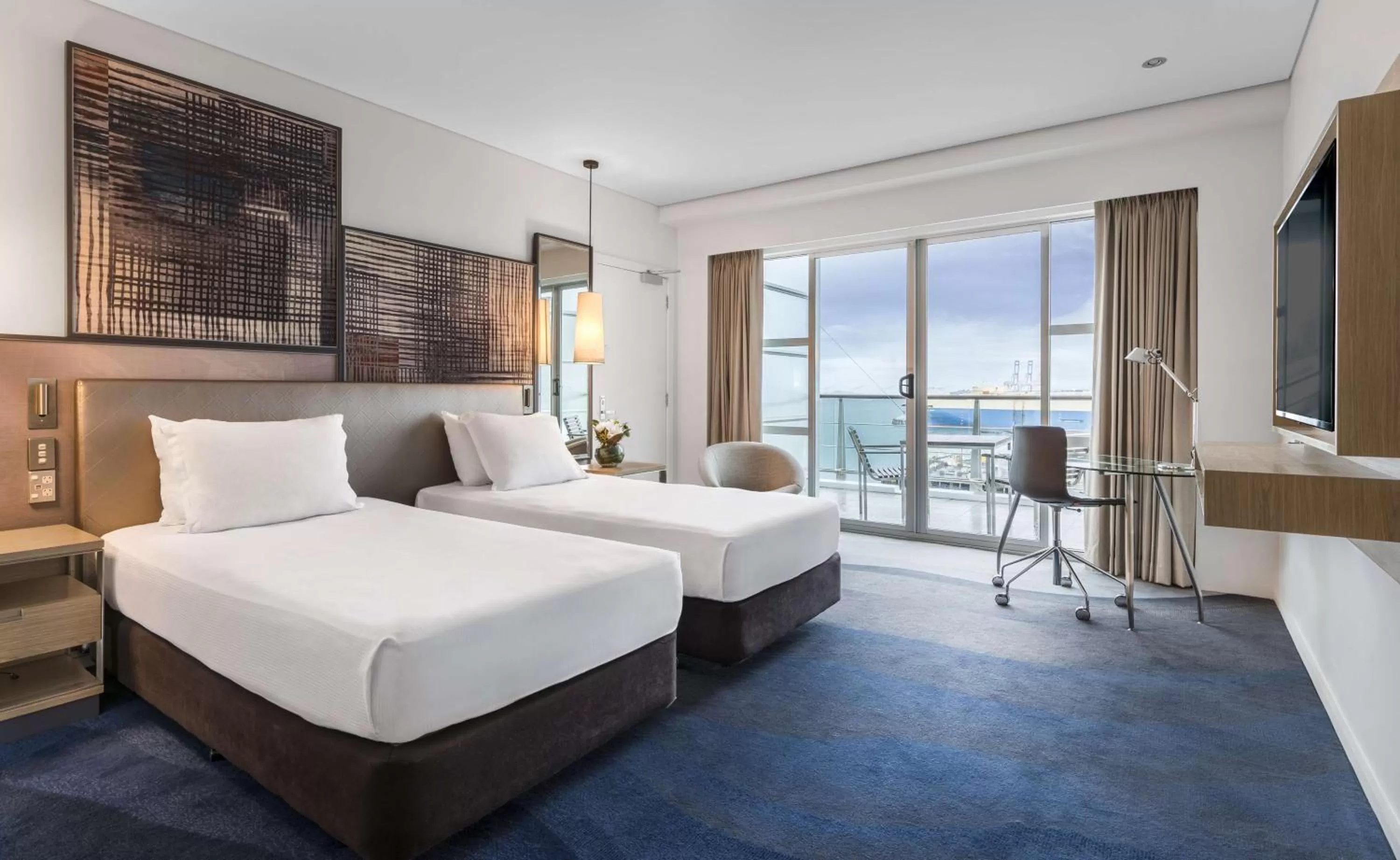 Deluxe Twin Room with Harbor View in Hilton Auckland