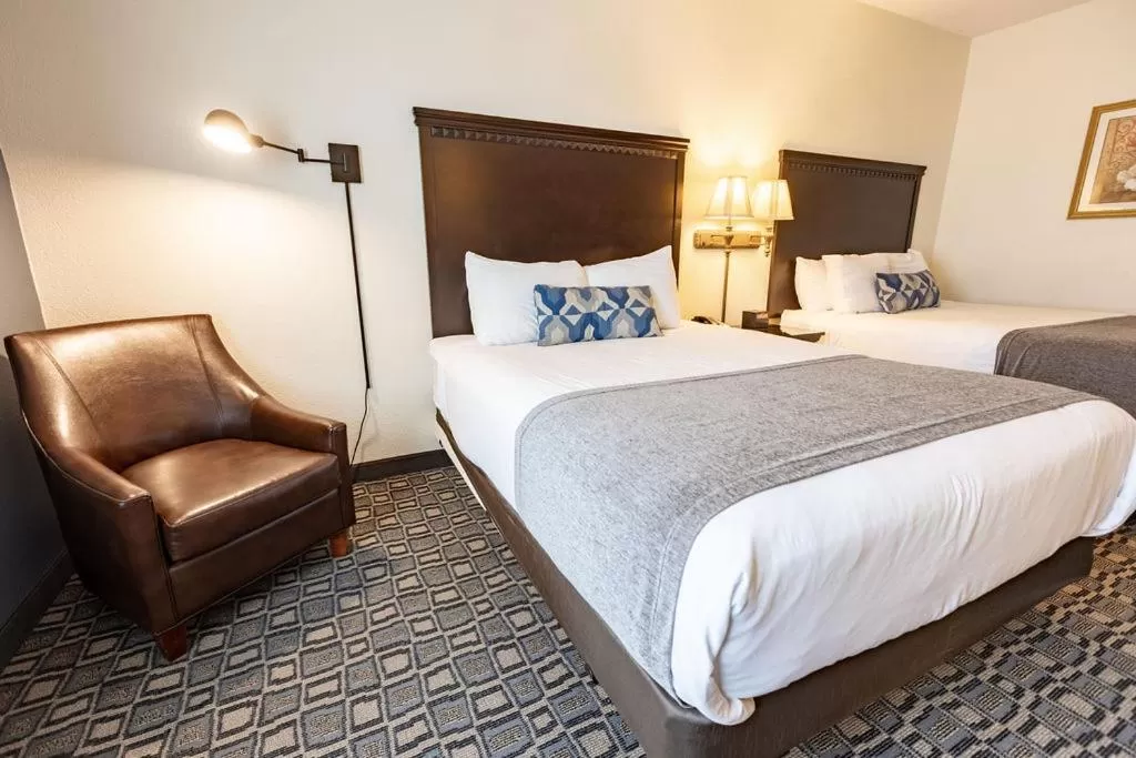 Queen Room with Two Queen Beds in Savannah House Hotel