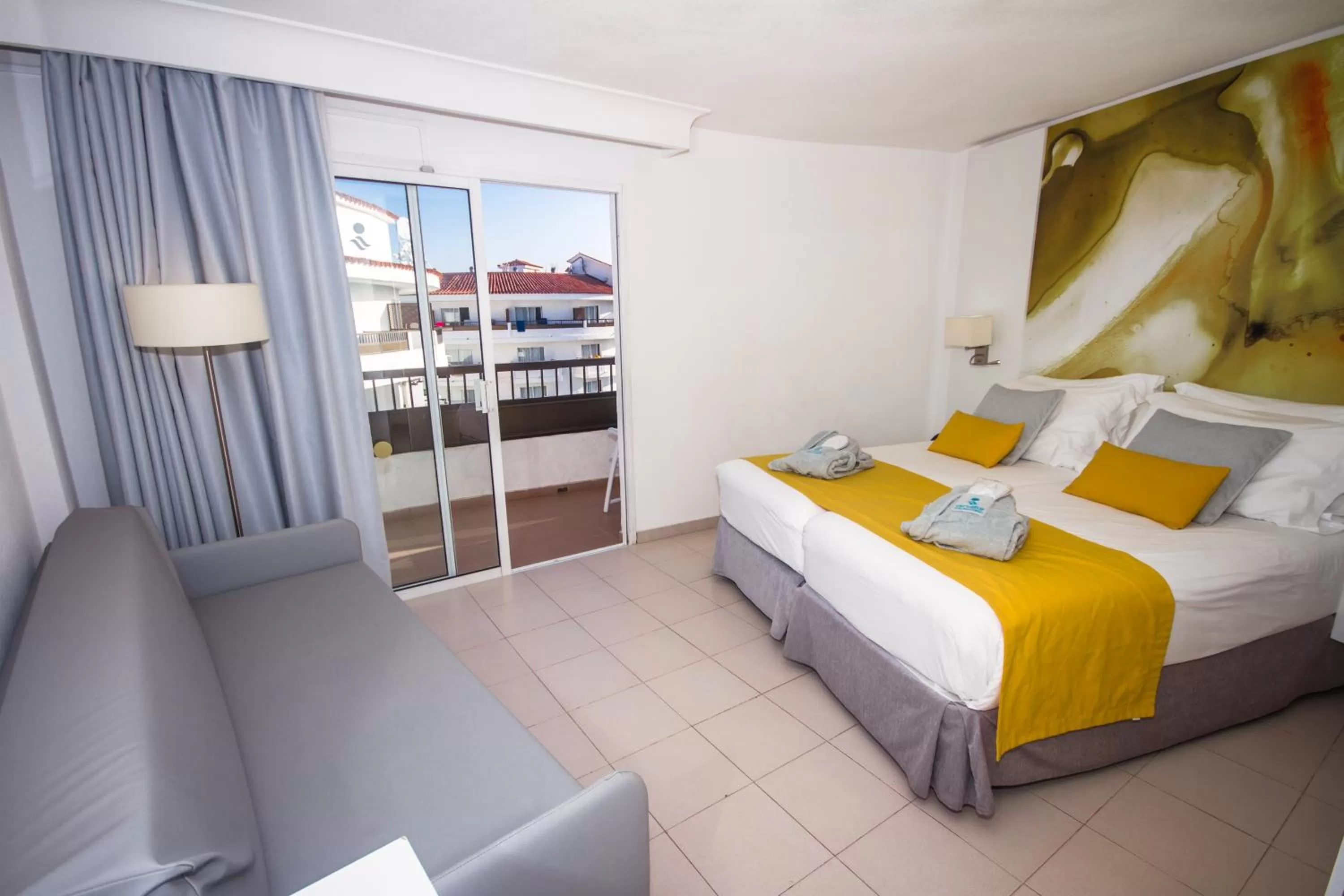 Superior Double Room Top Floor Large Balcony (2 adults) in Servatur Waikiki