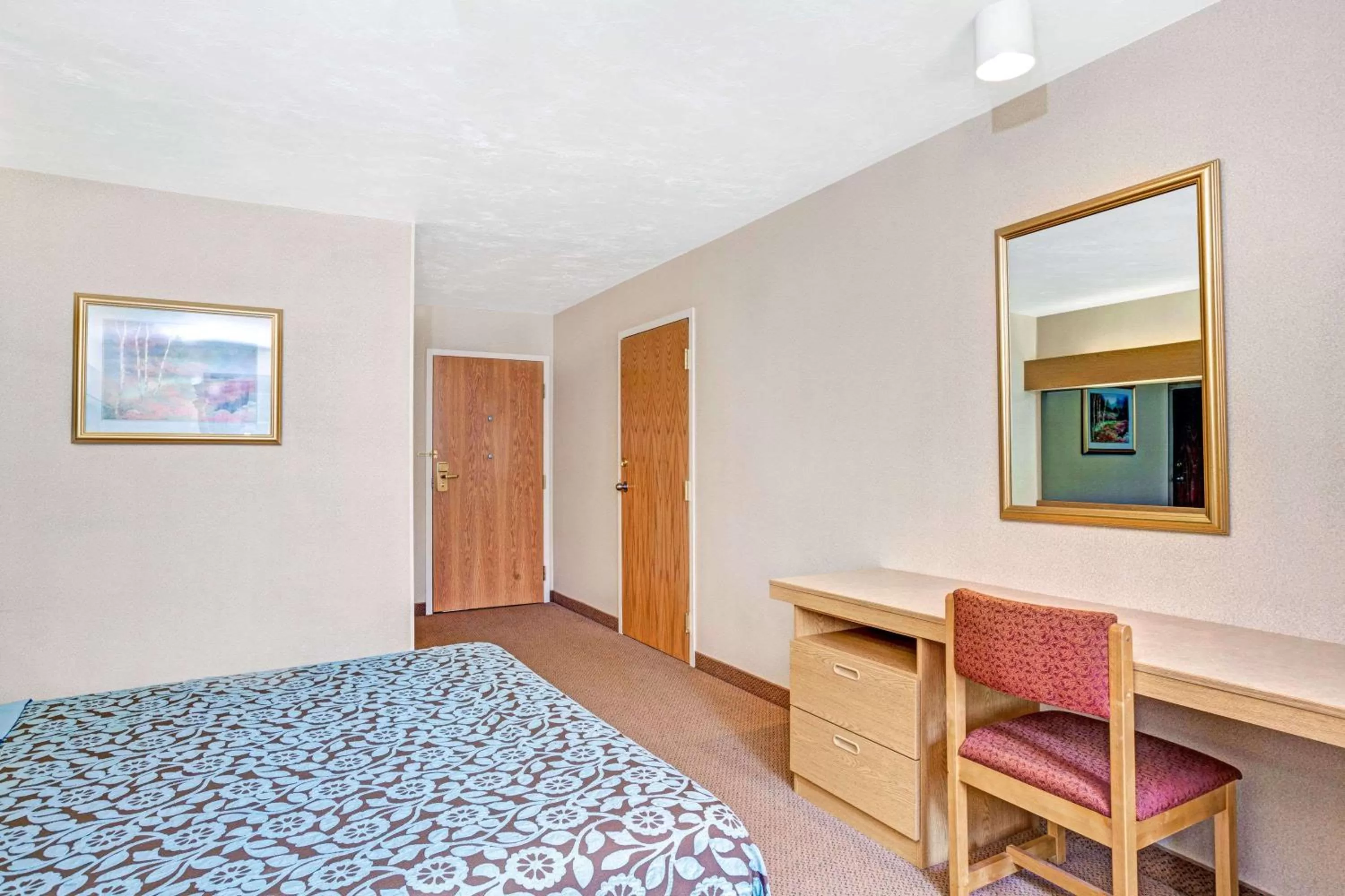 Queen Room - Non-Smoking in Days Inn by Wyndham Sturbridge