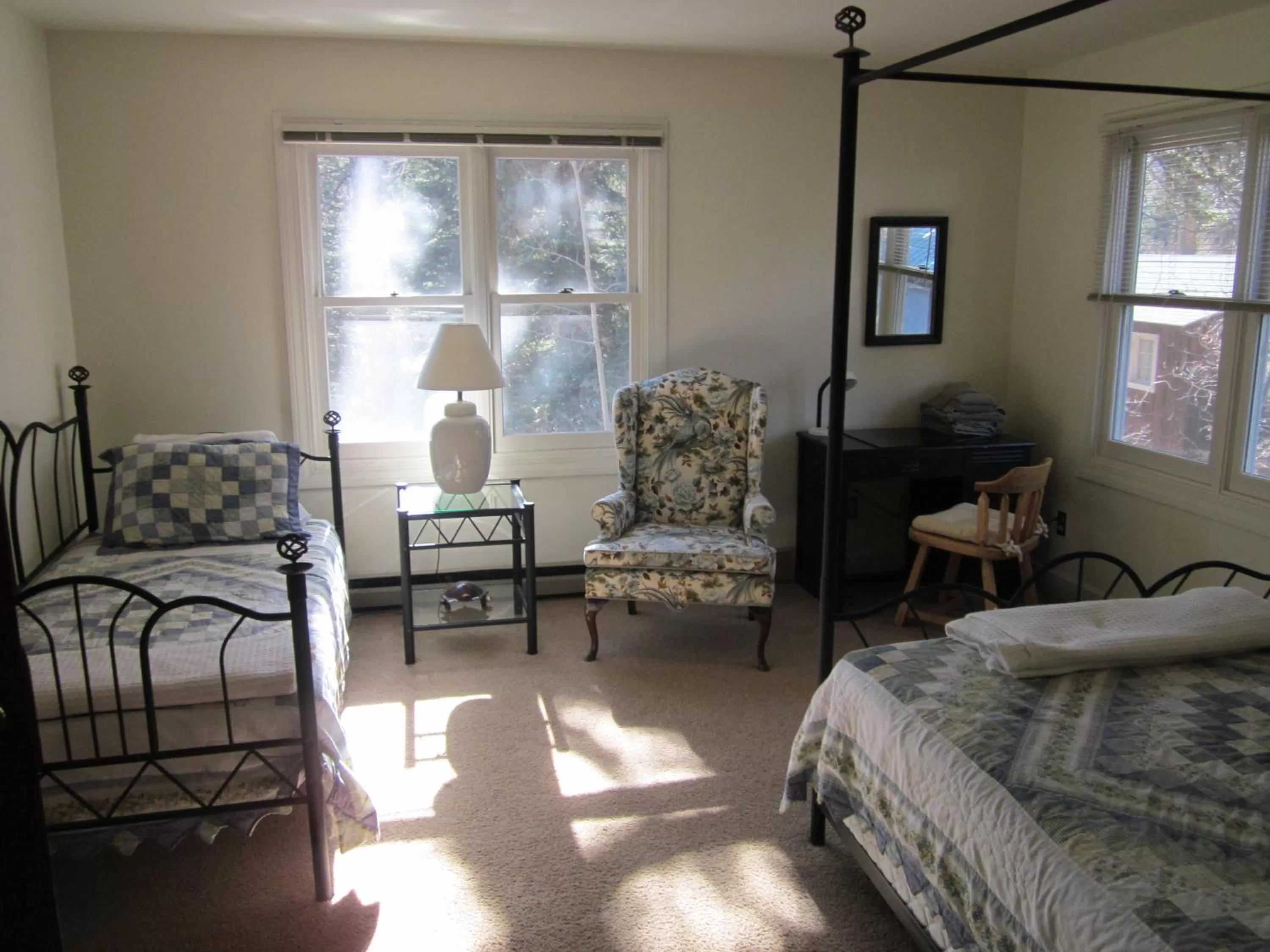 Junior Suite with Mountain View - single occupancy in Dodgeton Creek Inn