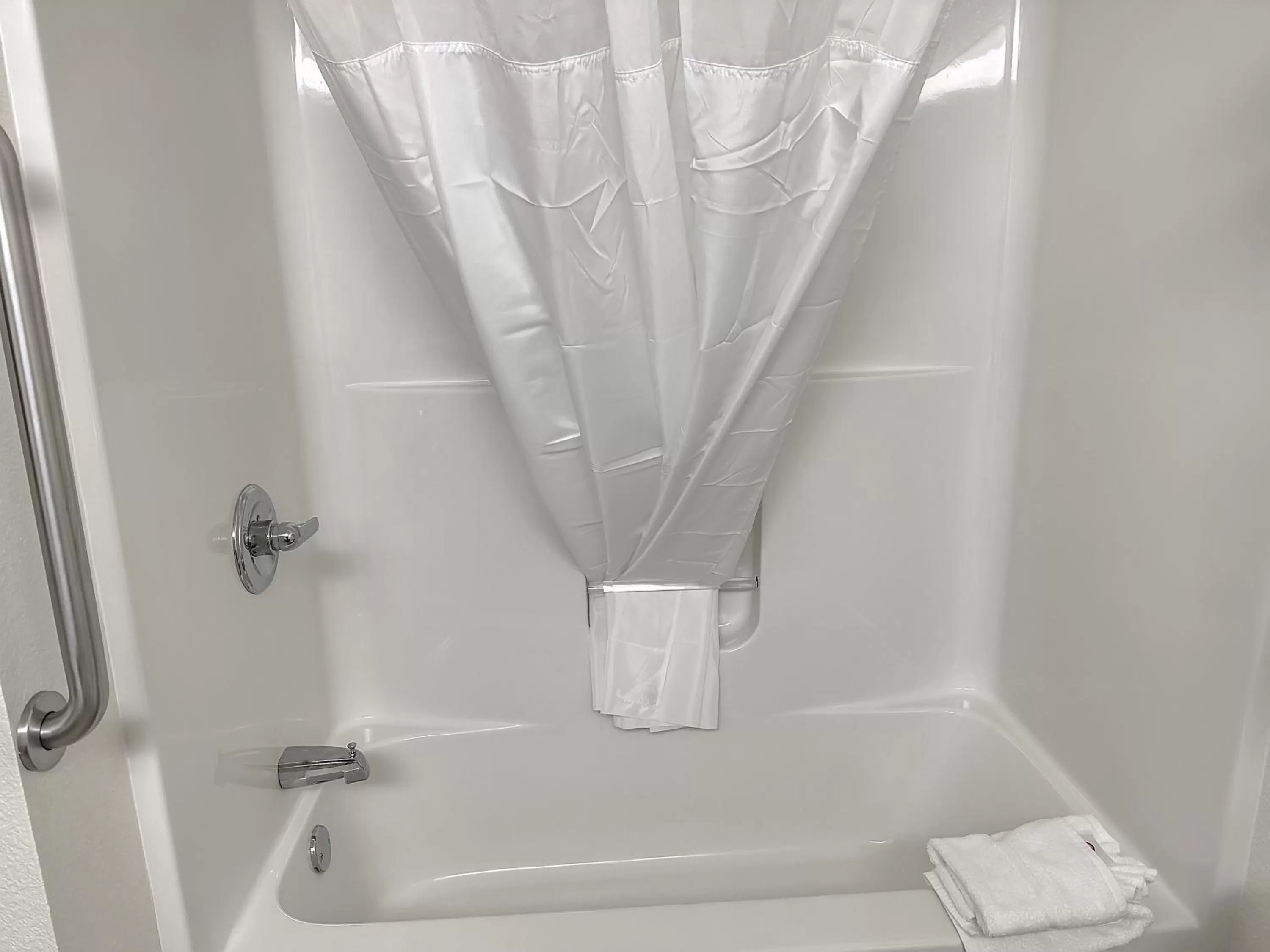 Deluxe Suite with Spa Bath in Estherville Hotel & Suites