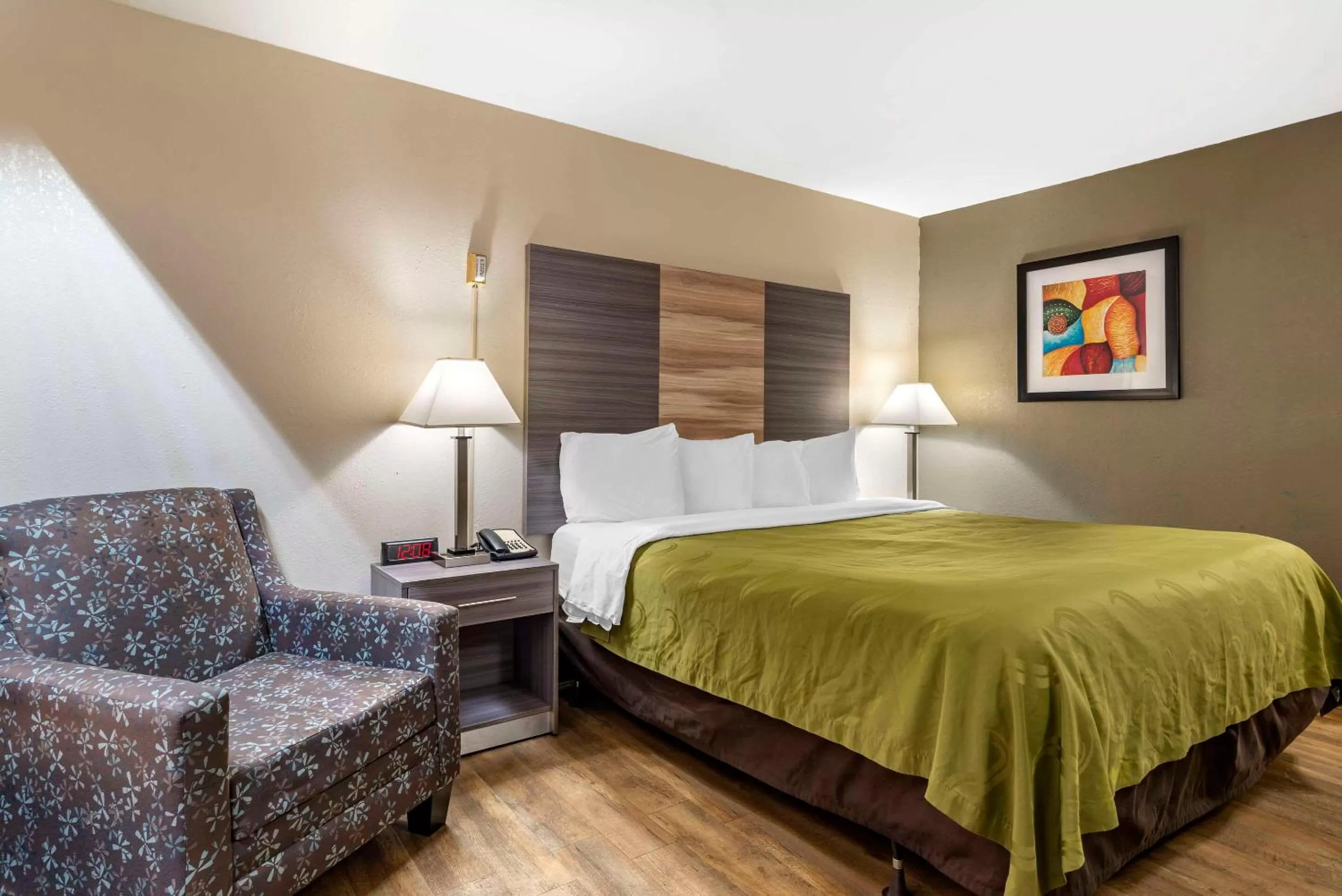 King Room - Disability Access/Non-Smoking in Quality Inn Conyers I-20