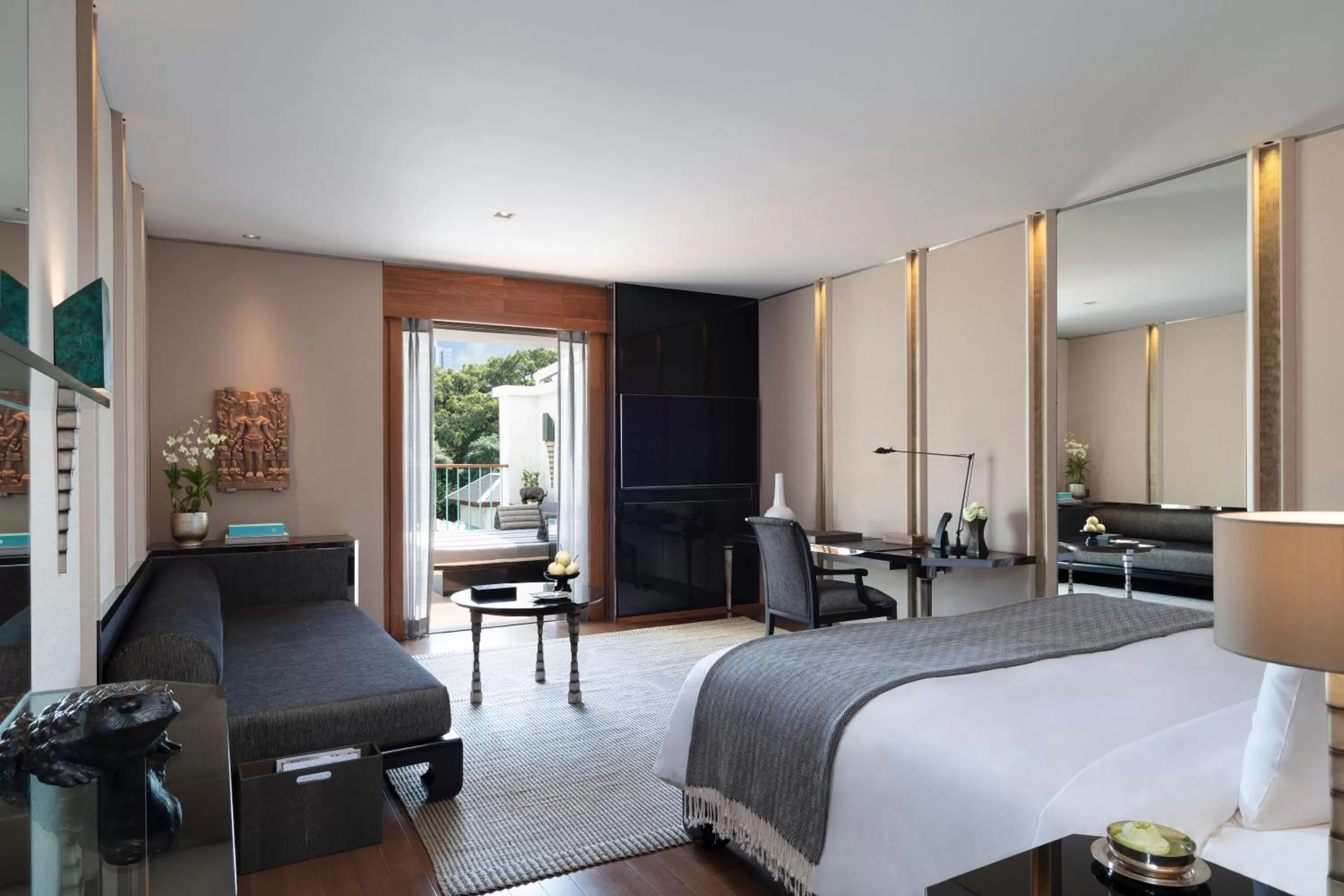 Club King Room with Balcony in The Sukhothai Bangkok