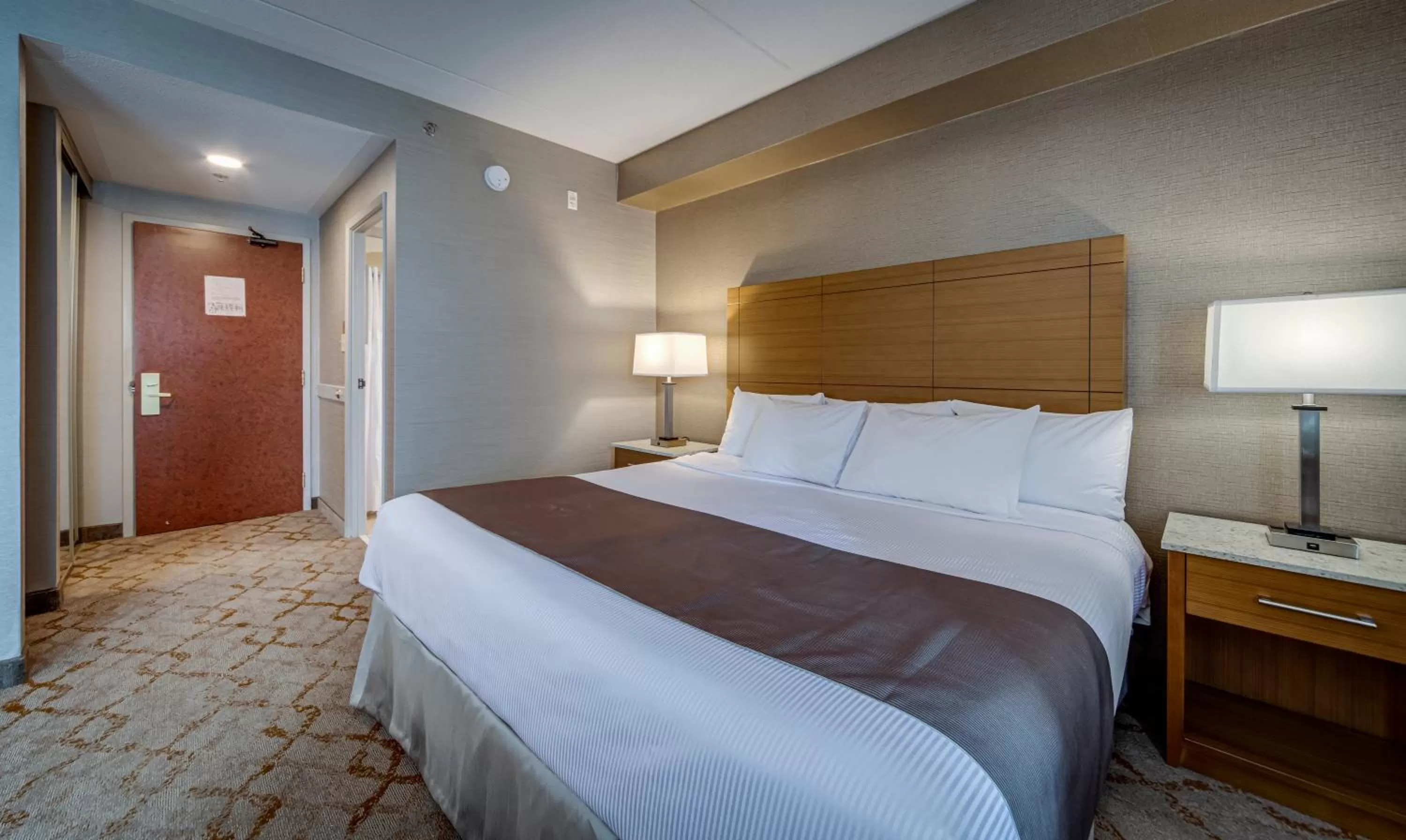 King Suite with Jetted Tub in Monte Carlo Inn Vaughan Suites