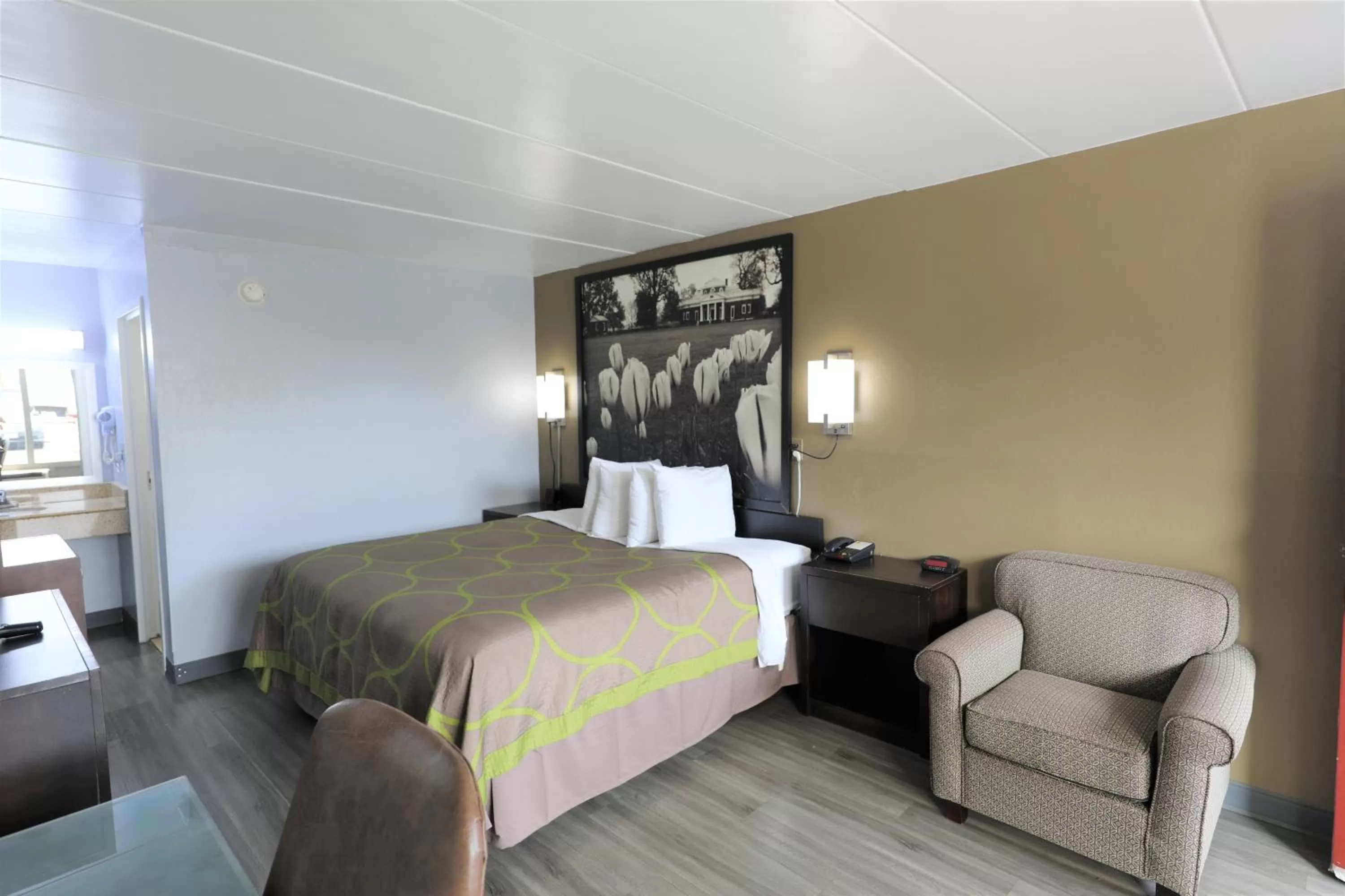 King Studio Suite - Non-Smoking in Super 8 by Wyndham Manassas