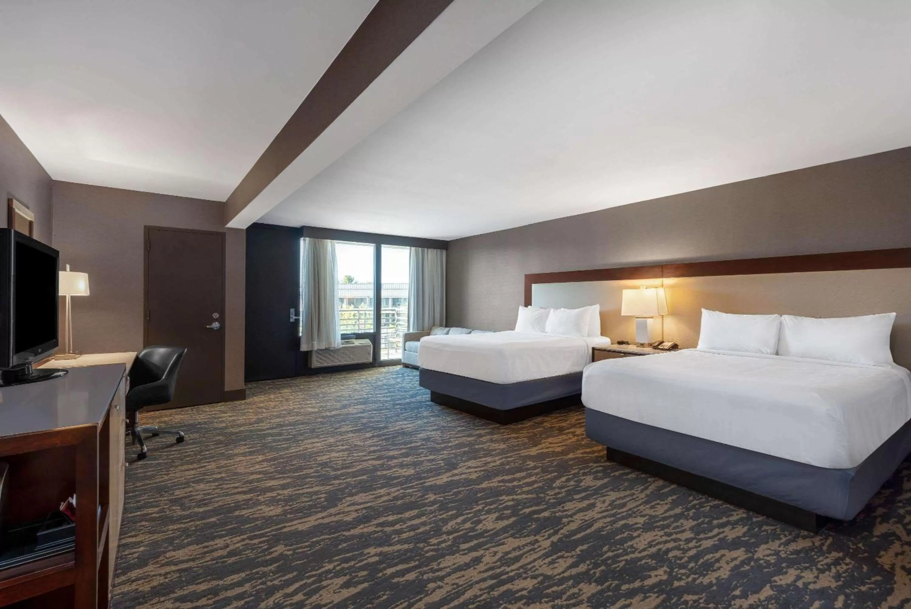 Premier Queen Room with Two Queen Beds - Non-Smoking in Wyndham Lancaster Resort and Convention Center