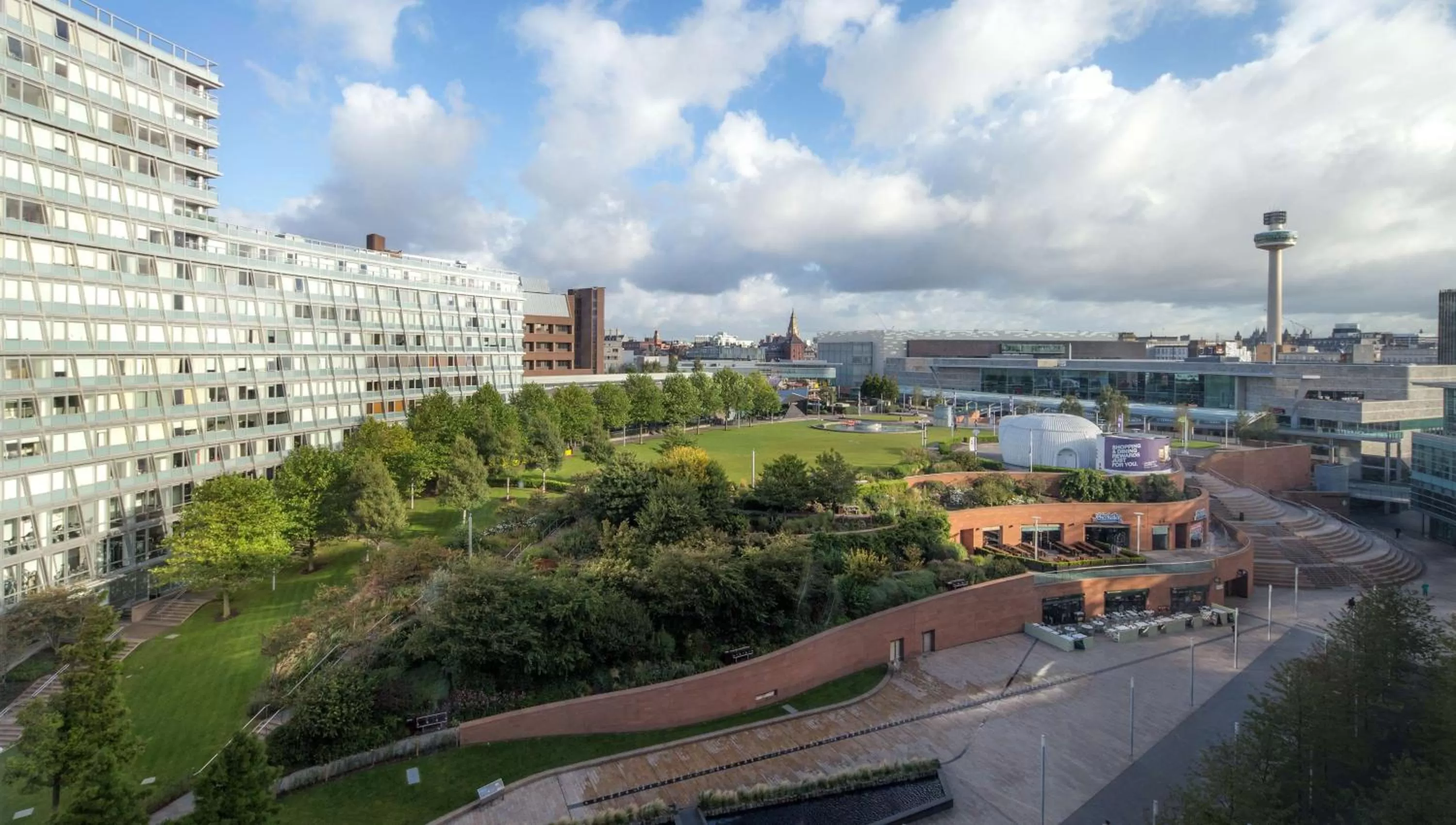 Deluxe Twin Room Park View in Hilton Liverpool City Centre