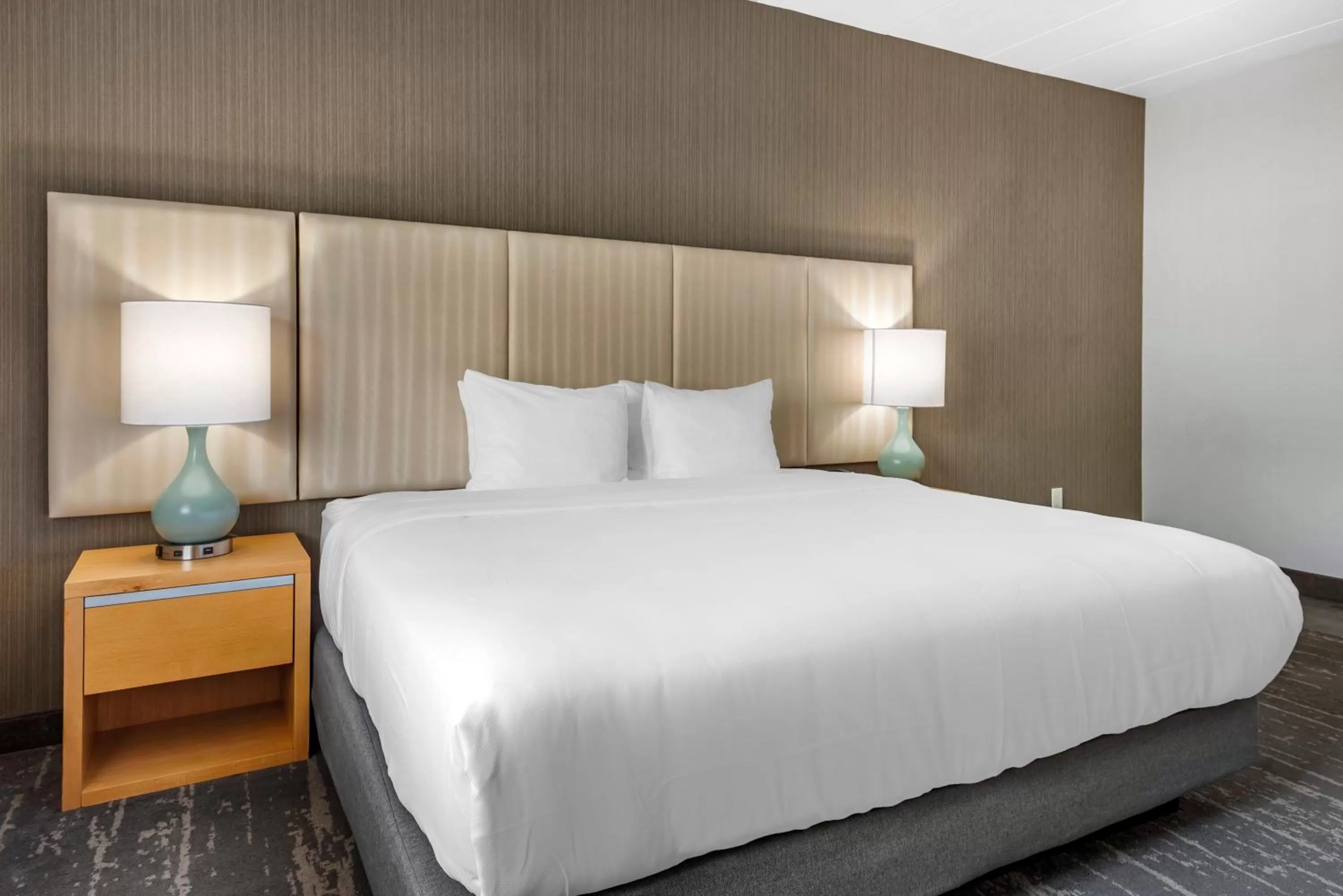 King Room - Disability Access in Somerset Lofts