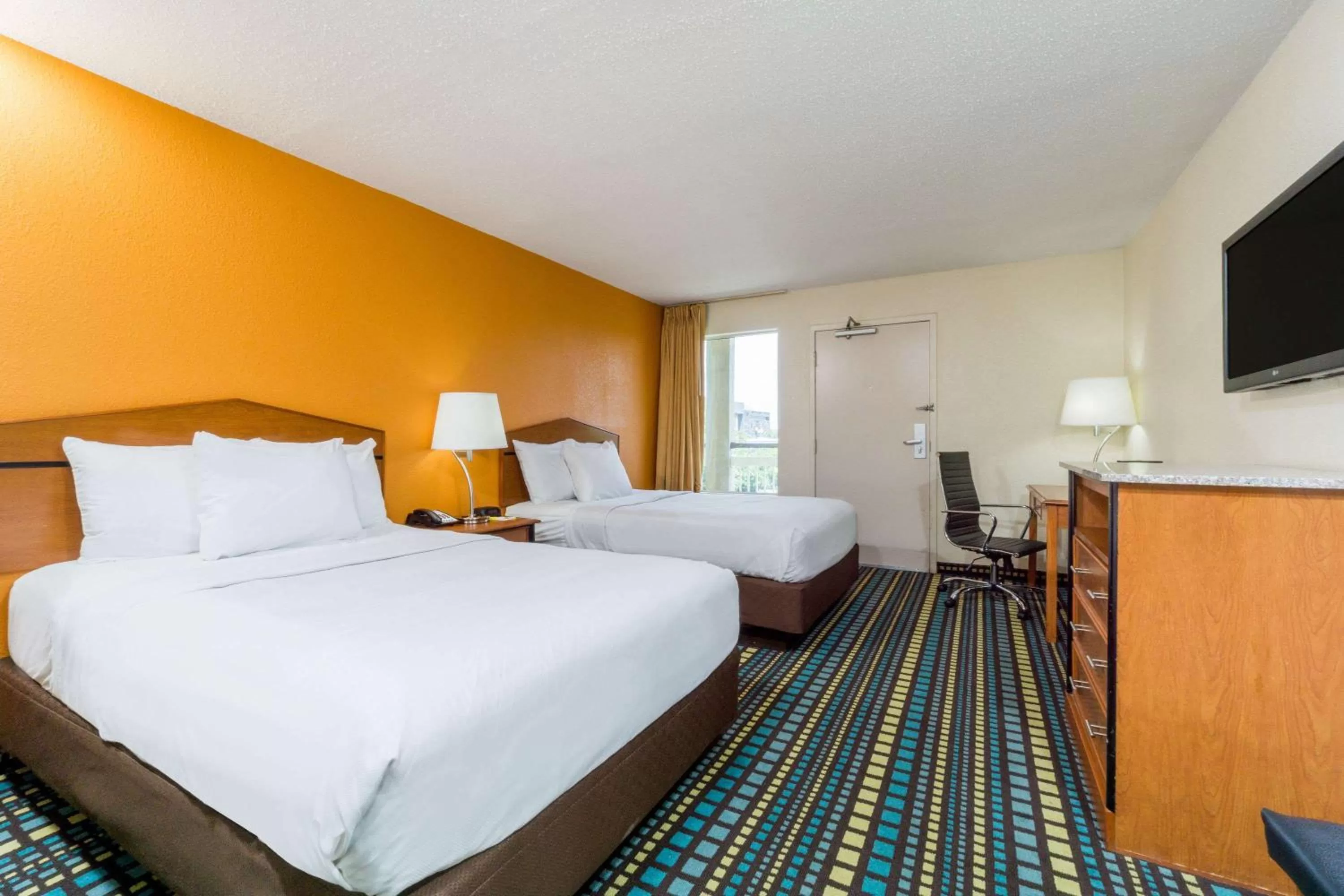Standard Double Room with Two Double Beds - Smoking in Days Inn by Wyndham Florence Cincinnati Area