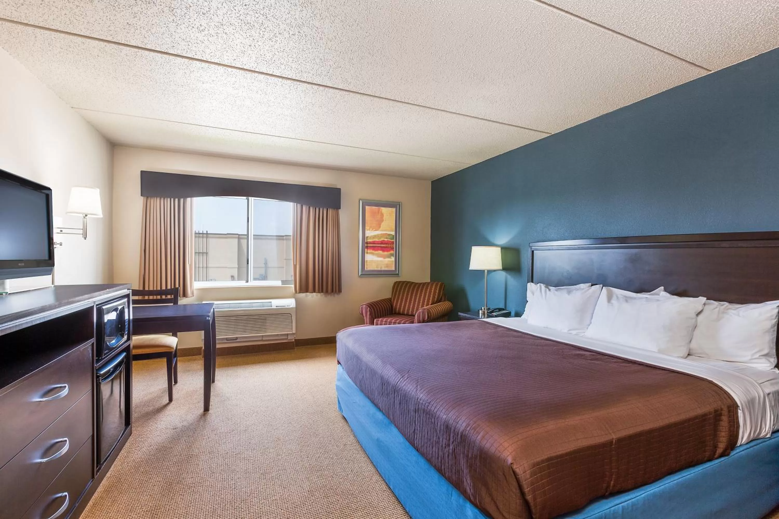 Deluxe Queen Room - Mobility Access/Non-Smoking in AmericInn by Wyndham Monmouth