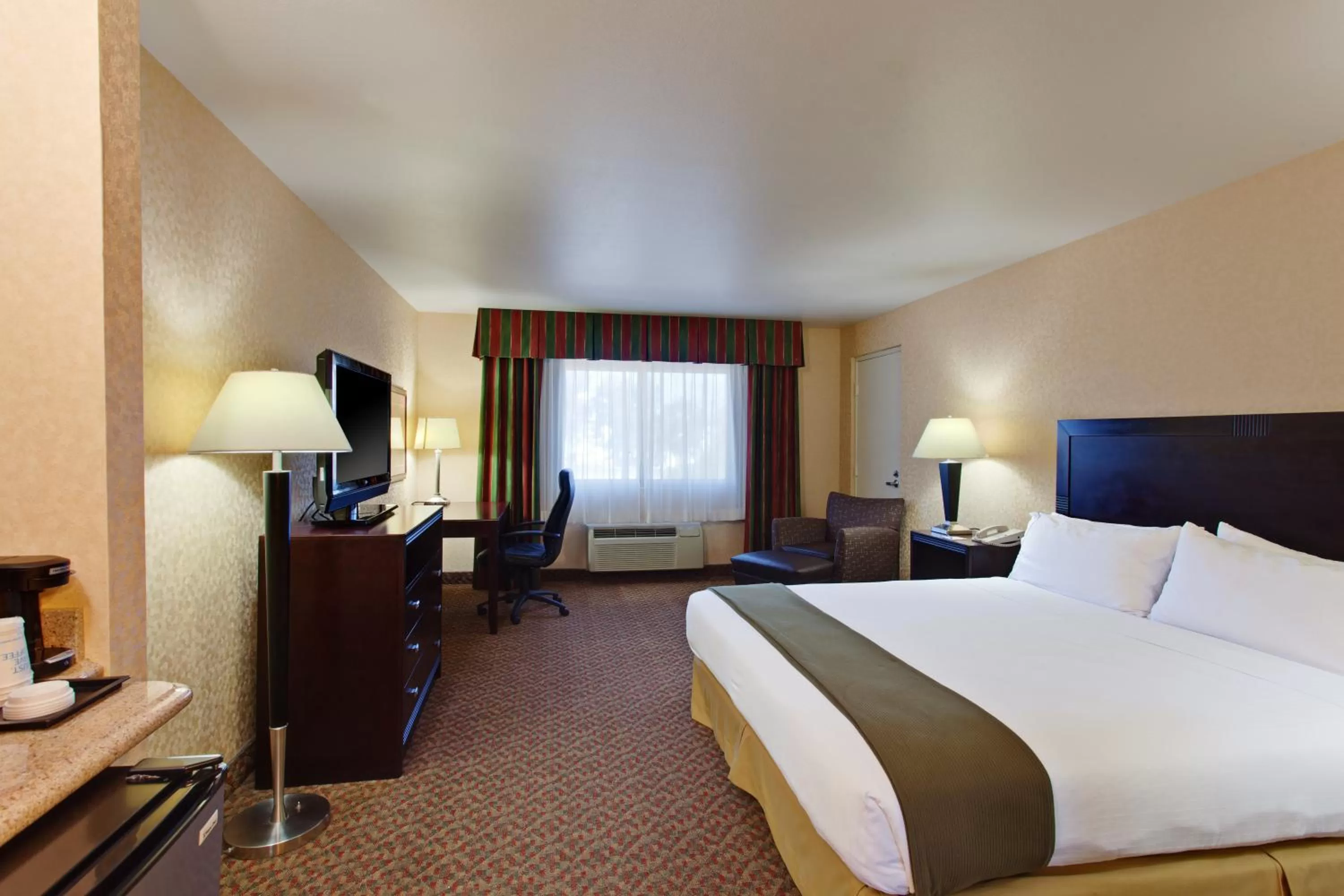 Standard King Room in Holiday Inn Express Temecula by IHG