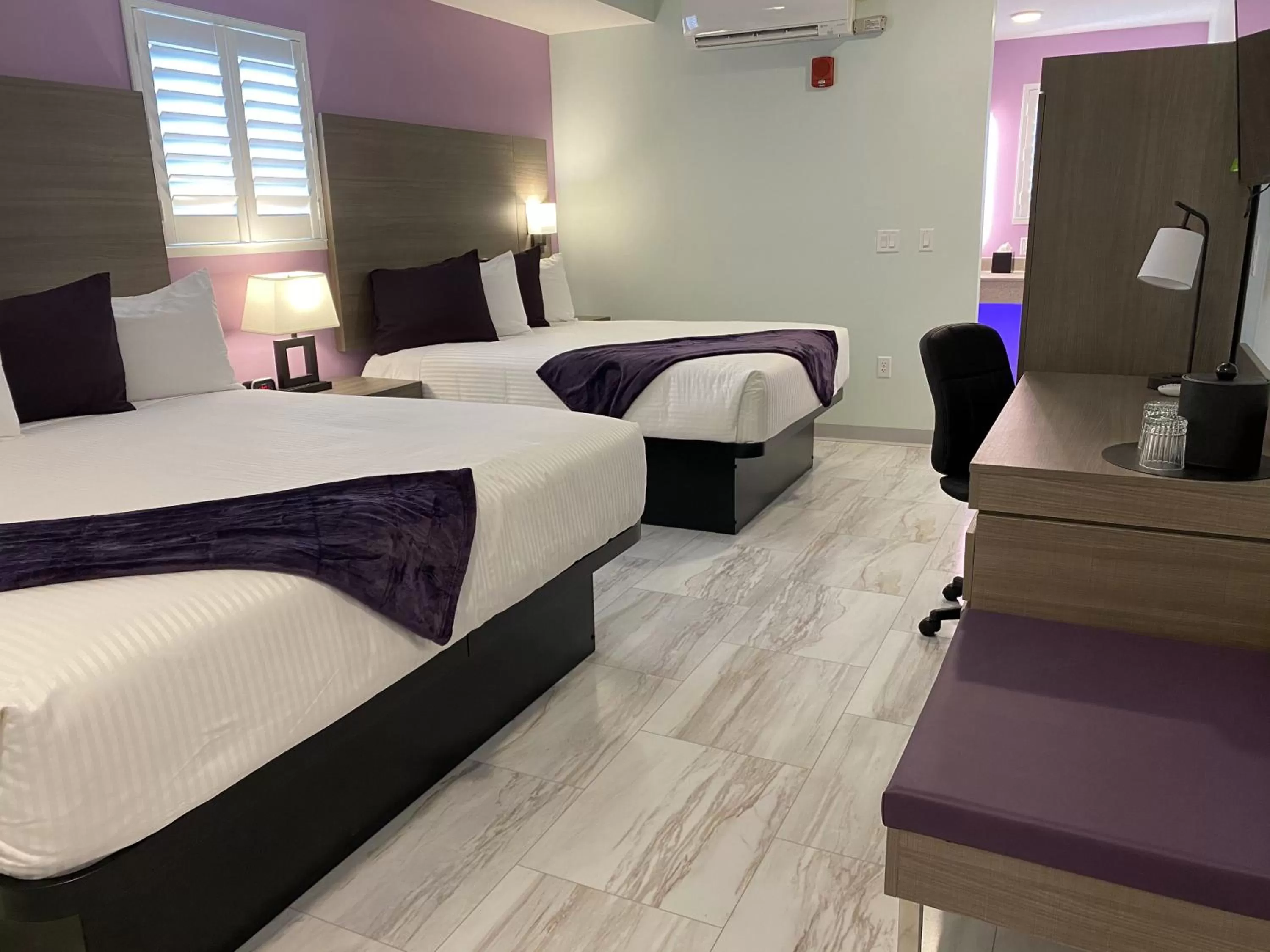 Deluxe Quadruple Room in Worthington of Logan