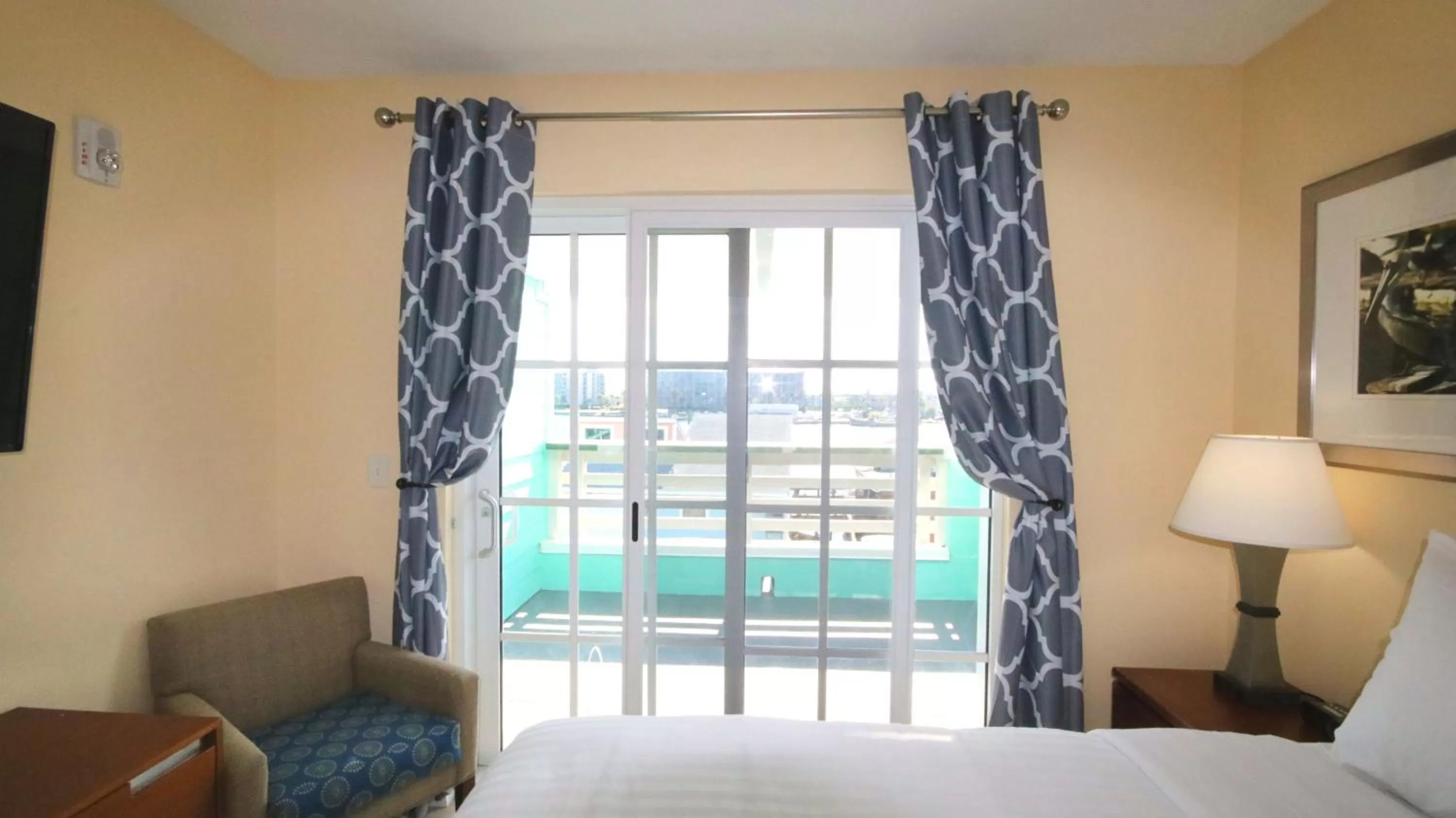Bed in John's Pass Hotel - Fully Remote Check In