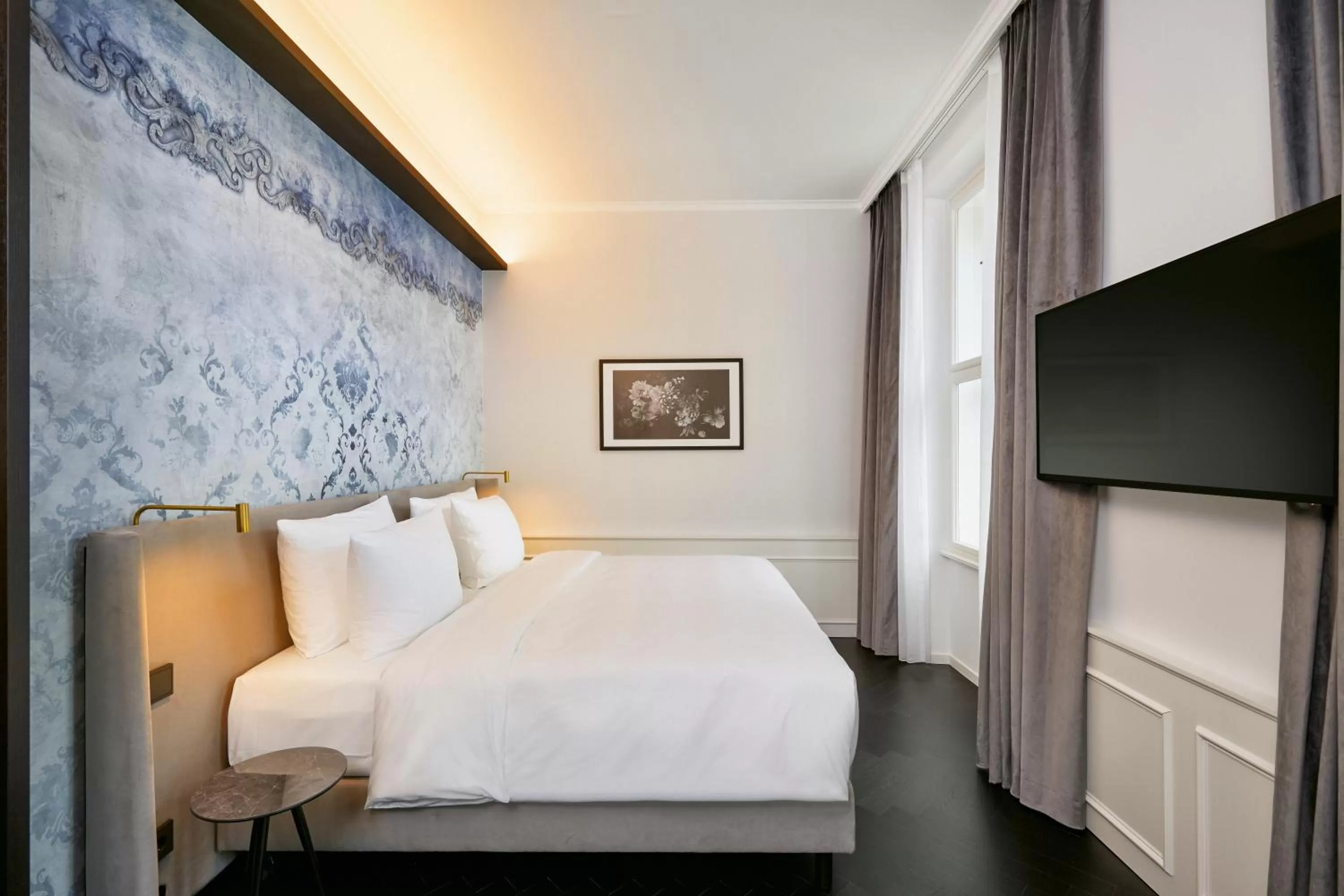 TV and multimedia, Bed in HYPERION Hotel Salzburg