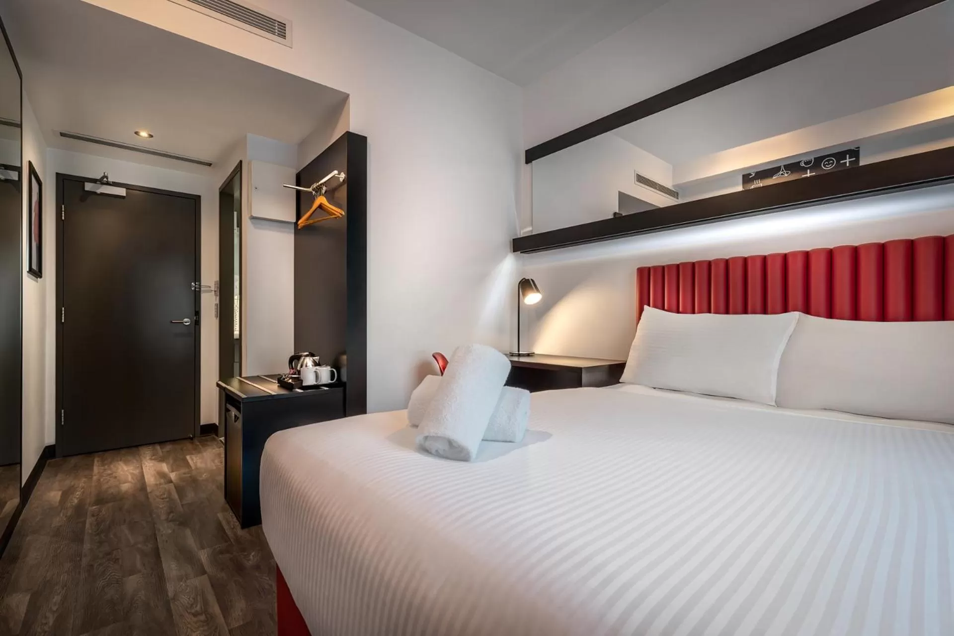 Standard Queen Room in Essence Hotel Carlton