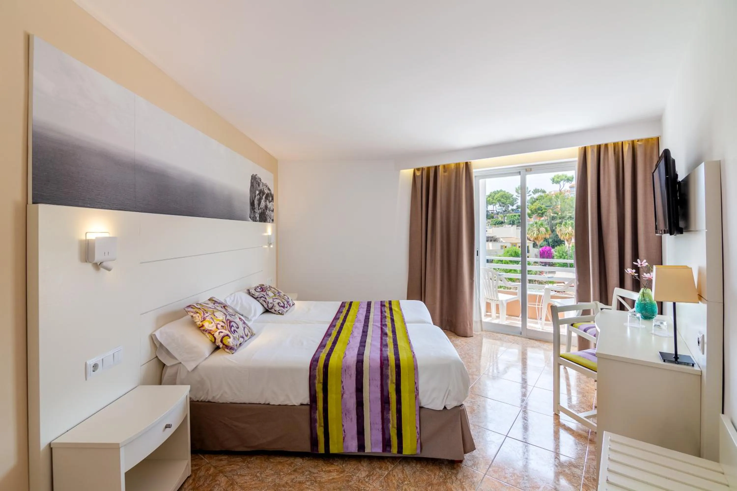 Double or Twin Room with Balcony in Hotel Venecia